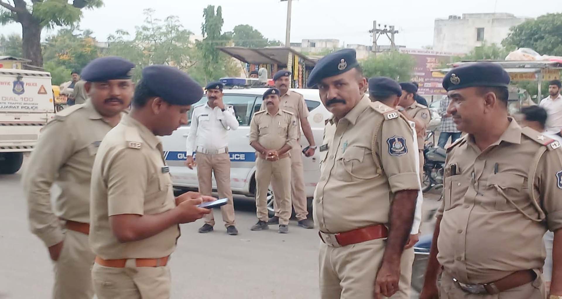 પાલનપુર ખાતે ટ્રાફિક પોલીસ દ્વારા સઘન વાહન ચેકીંગ હાથ ધરાયું