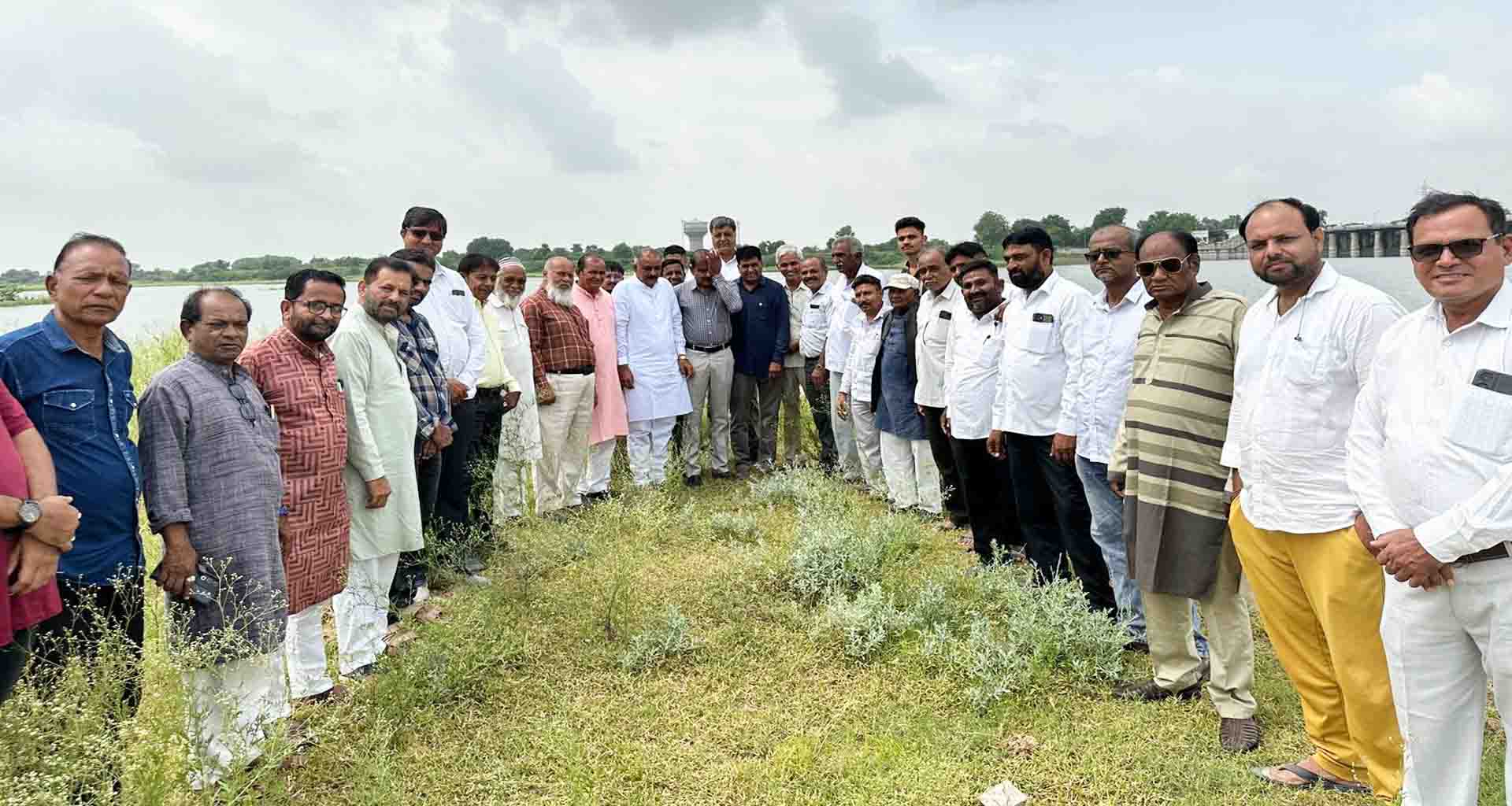 પાટણ ધારાસભ્યની રજુઆત ને પગલે રાજય સરકાર દ્વારા પાટણની સરસ્વતી નદીમાં નમૅદાનું પાણી છોડાયું