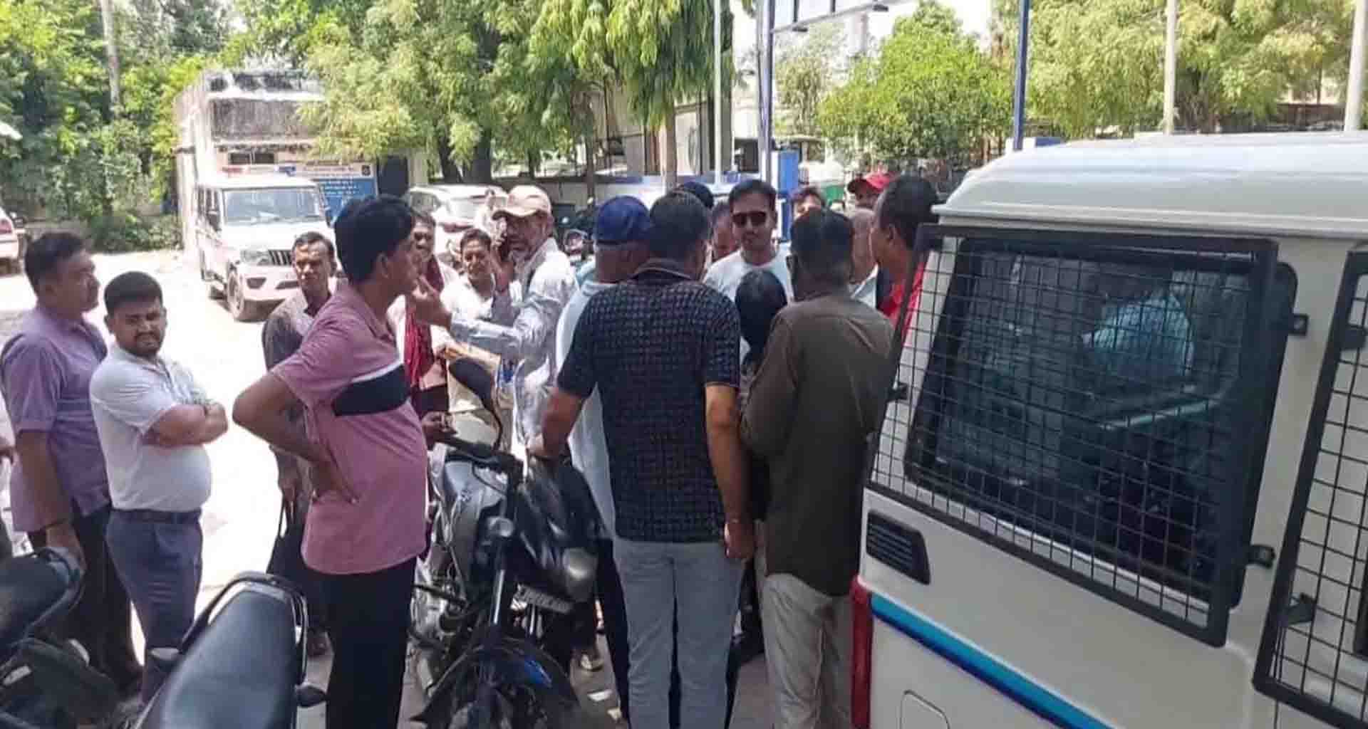 પાટણ ઘી બજારમાં શંકાસ્પદ ઘી મામલે કવરેજ કરવા ગયેલા પત્રકાર પર કેટલાક વેપારીઓએ હુમલો કર્યો