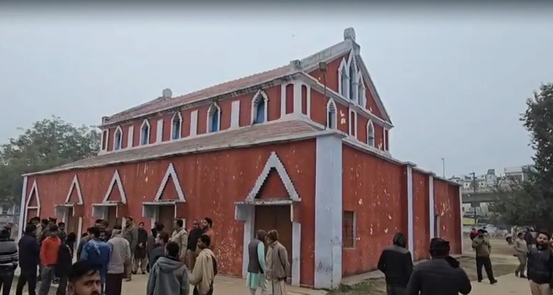 ચર્ચમાં ધર્માંતરણના આરોપો પર બજરંગ દળે હોબાળો મચાવ્યો