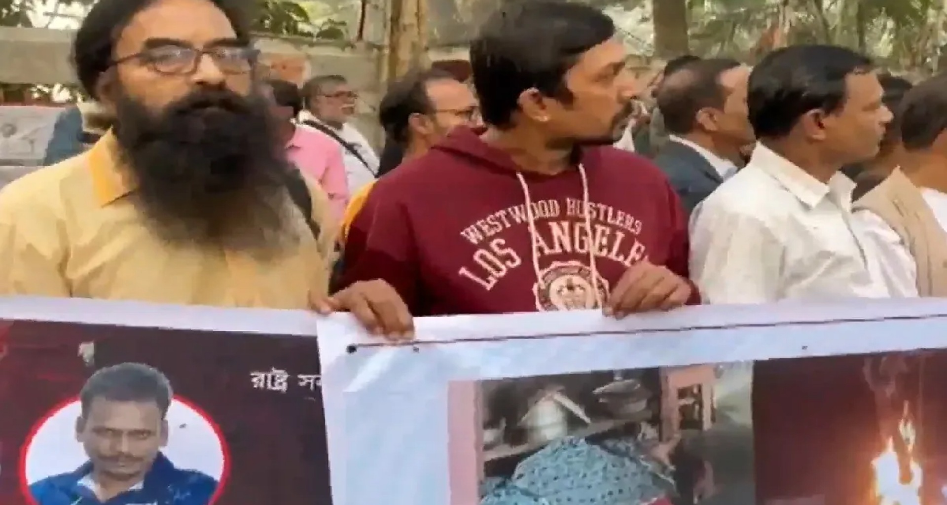 બાંગ્લાદેશમાં દીપુ ચંદ્ર દાસની હત્યાના વિરોધમાં હિન્દુ સમુદાયના લોકોએ કર્યું પ્રદર્શન