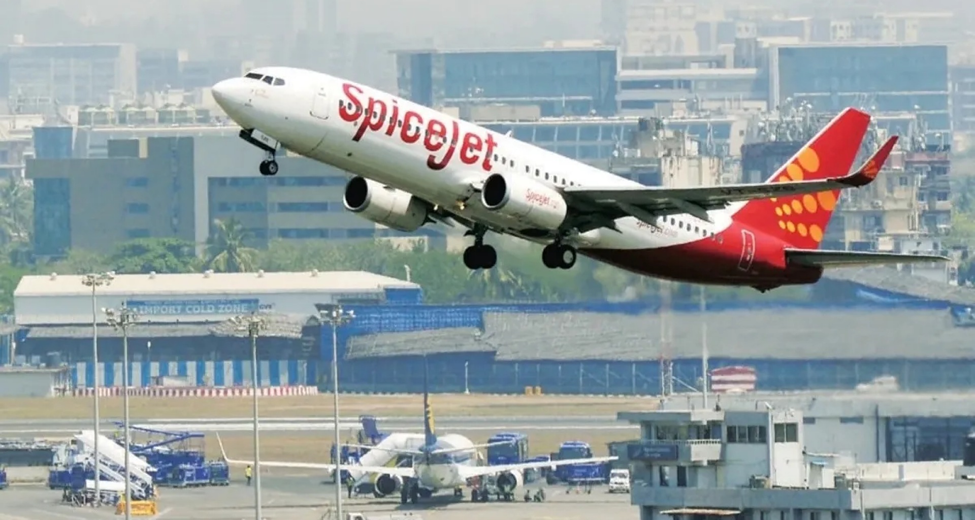 ઇન્ડિગો બાદ સ્પાઇસજેટના વિમાનમાં પણ ટેકનિકલ ખામી સર્જાઈ, પાઇલટને પરત ફરવાની ફરજ પડી