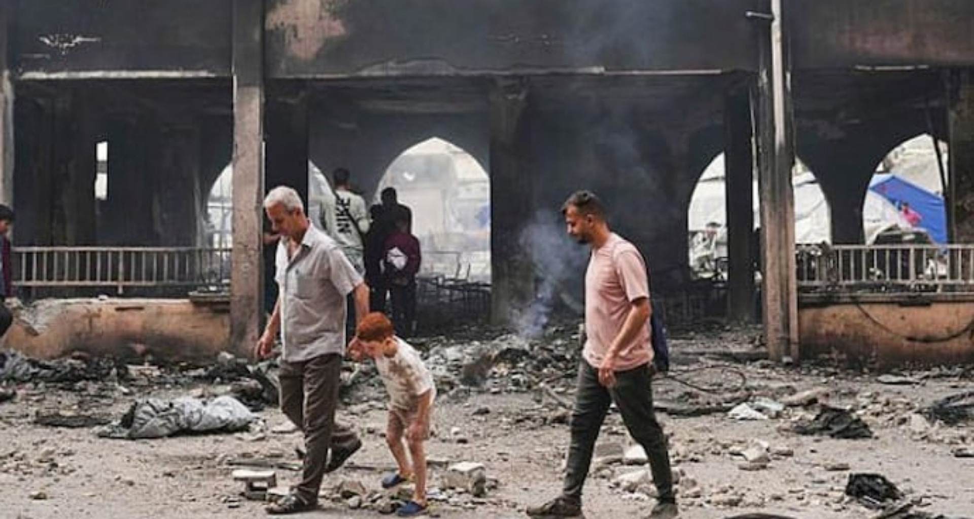 ગાઝામાં વિસ્થાપિત પરિવારો માટે શાળા આશ્રયસ્થાન પર ઇઝરાયલી હવાઈ હુમલો, 10 લોકોના મોત