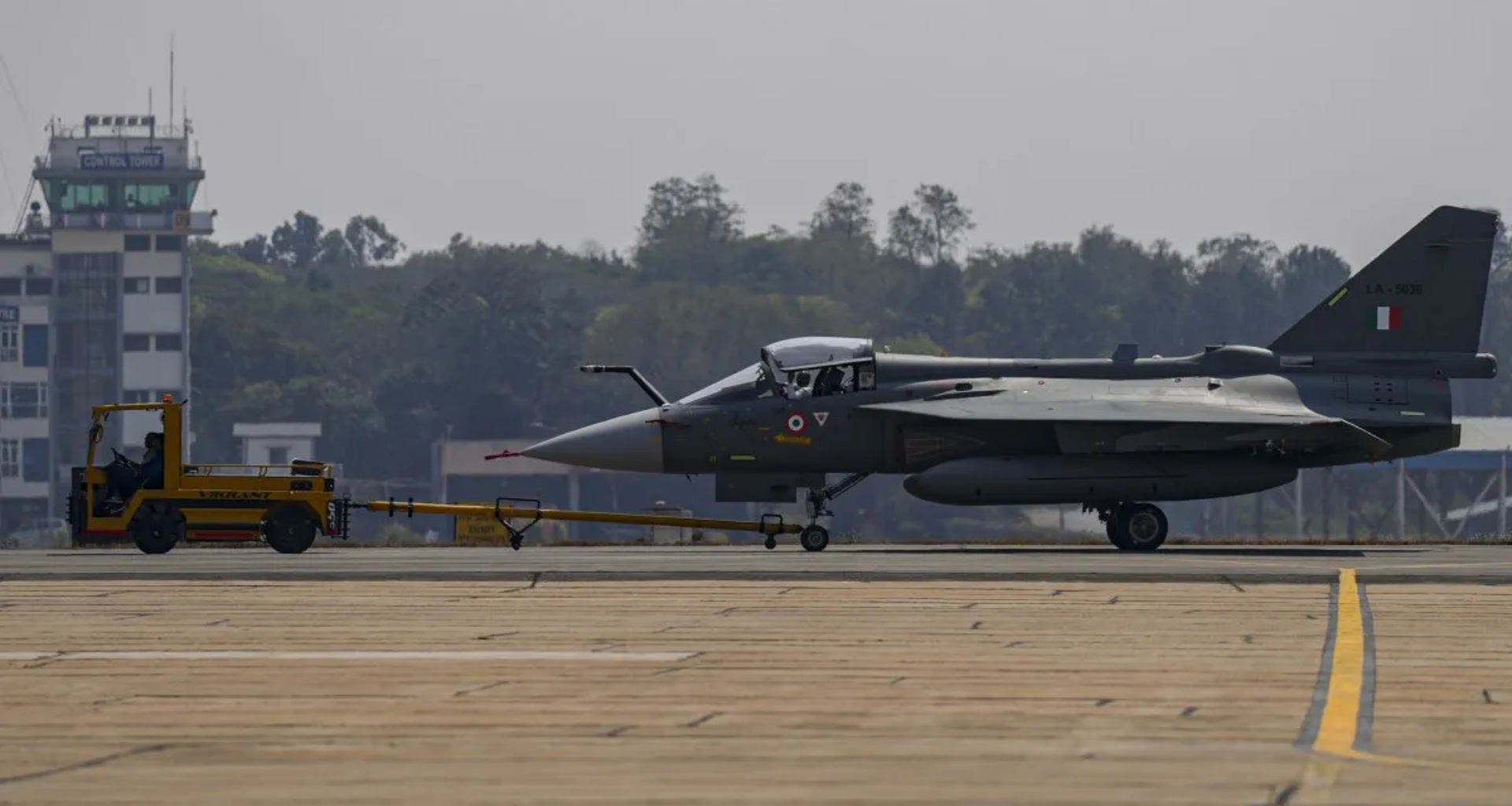 તેજસ ફાઇટર જેટ ક્રેશ થયું નથી...', જેટ ક્રેશના અહેવાલો પર HAL એ નિવેદન આપ્યું