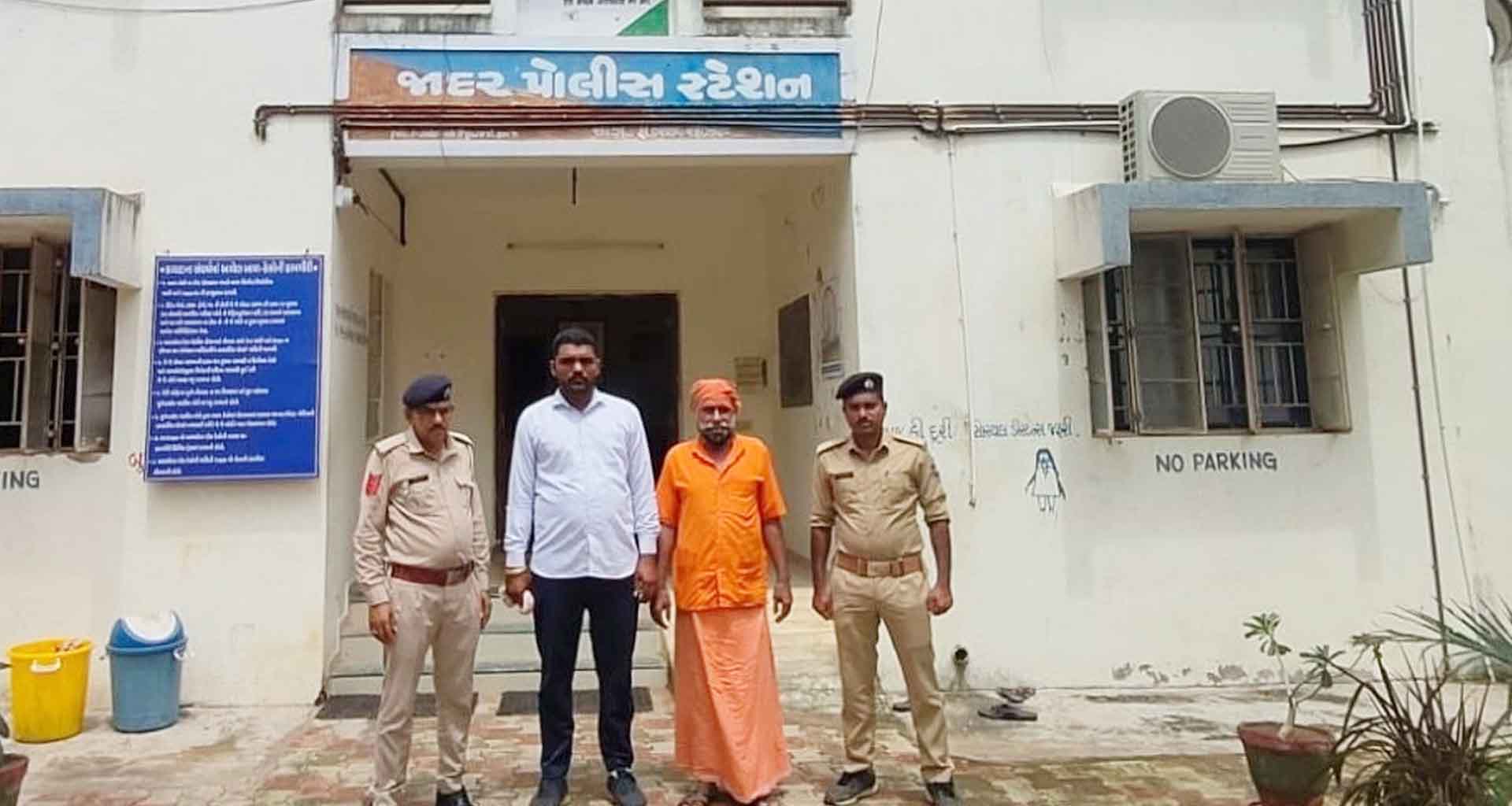 ઇડરના ચિત્રોડા ગામે ગાંજાની ખેતી ઝડપાઈ; ૧૧.૩૬ લાખના ગાંજો સાથે બે આરોપીની અટકાયત