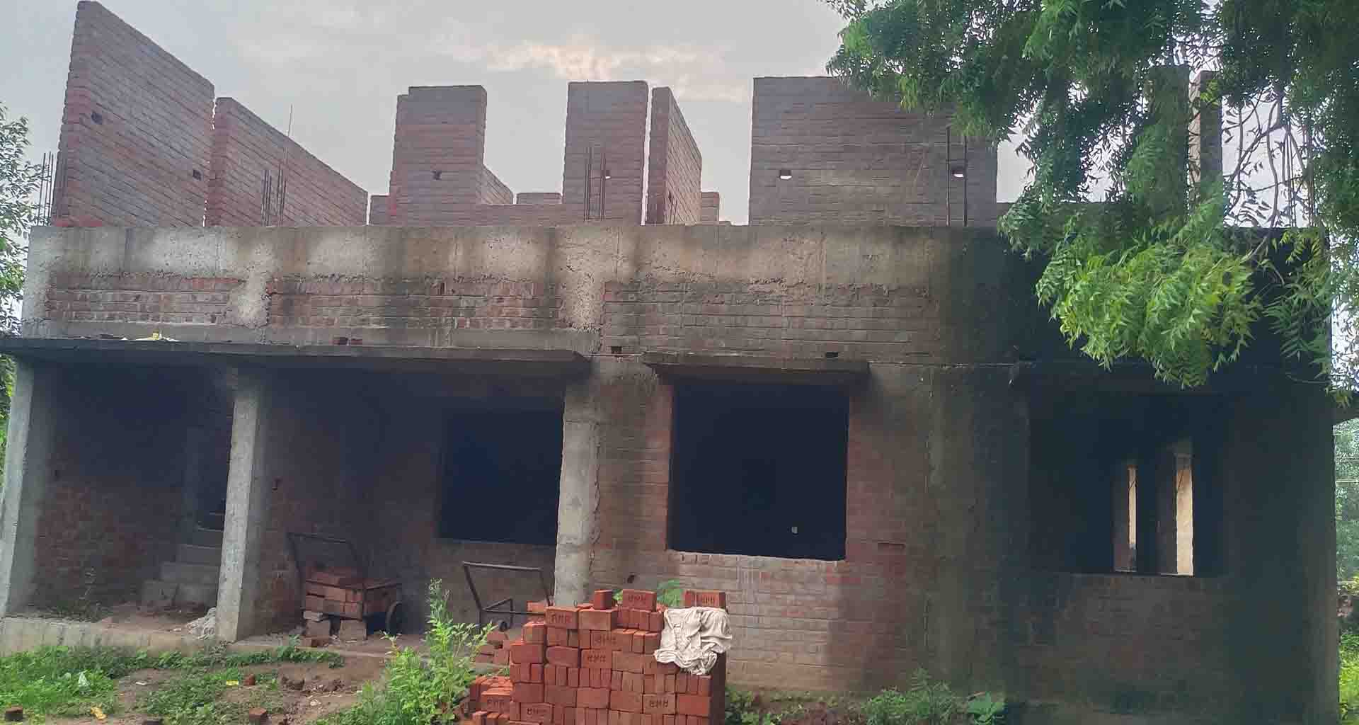 ડીસા તાલુકામાં મનરેગા અંતર્ગત પંચાયત ભવનના નિર્માણમાં વિલંબ