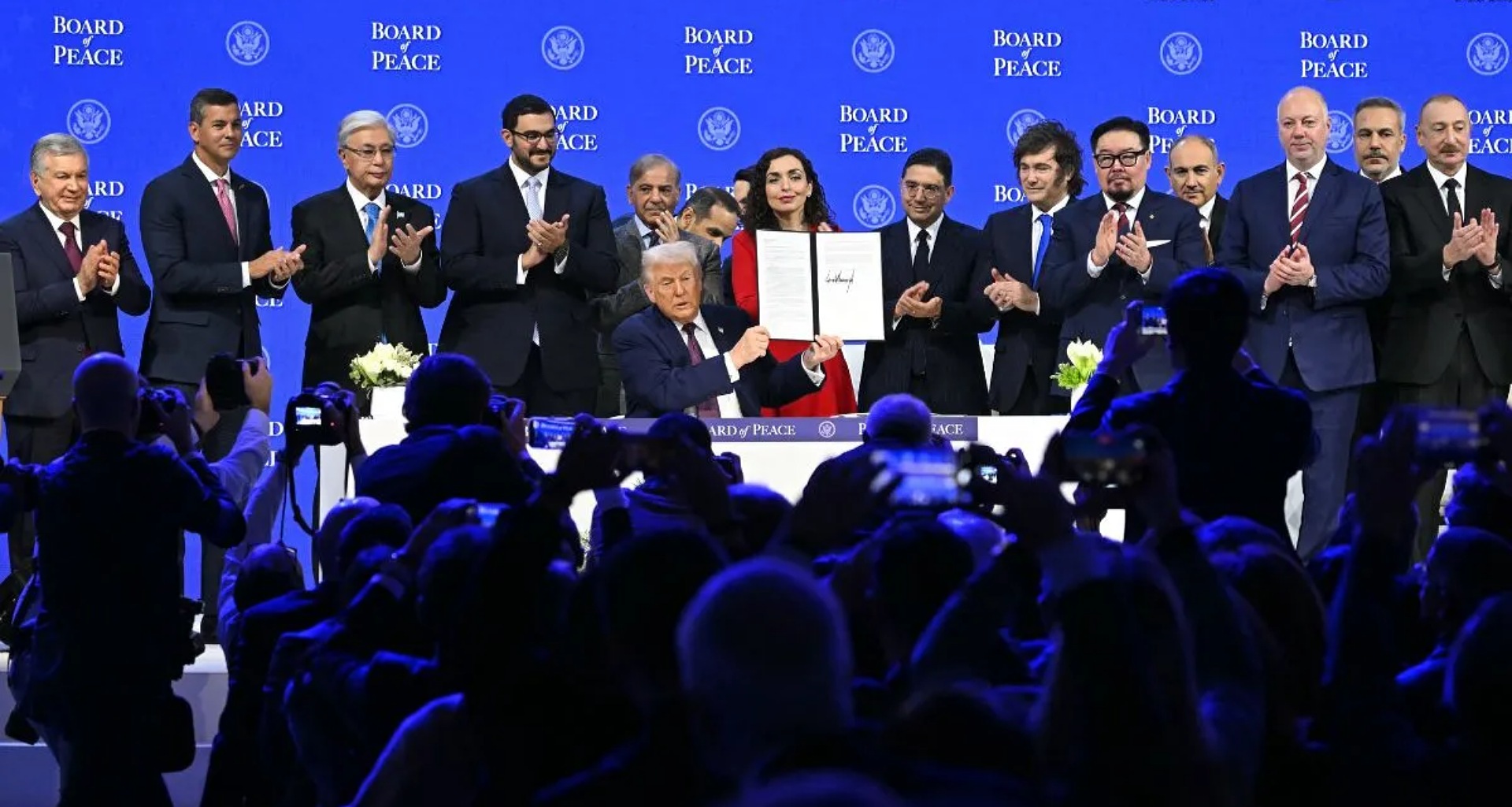 ટ્રમ્પે દાવોસમાં 'બોર્ડ ઓફ પીસ' લોન્ચ કર્યું, પાકિસ્તાન સહિત અનેક દેશોએ હસ્તાક્ષર કર્યા