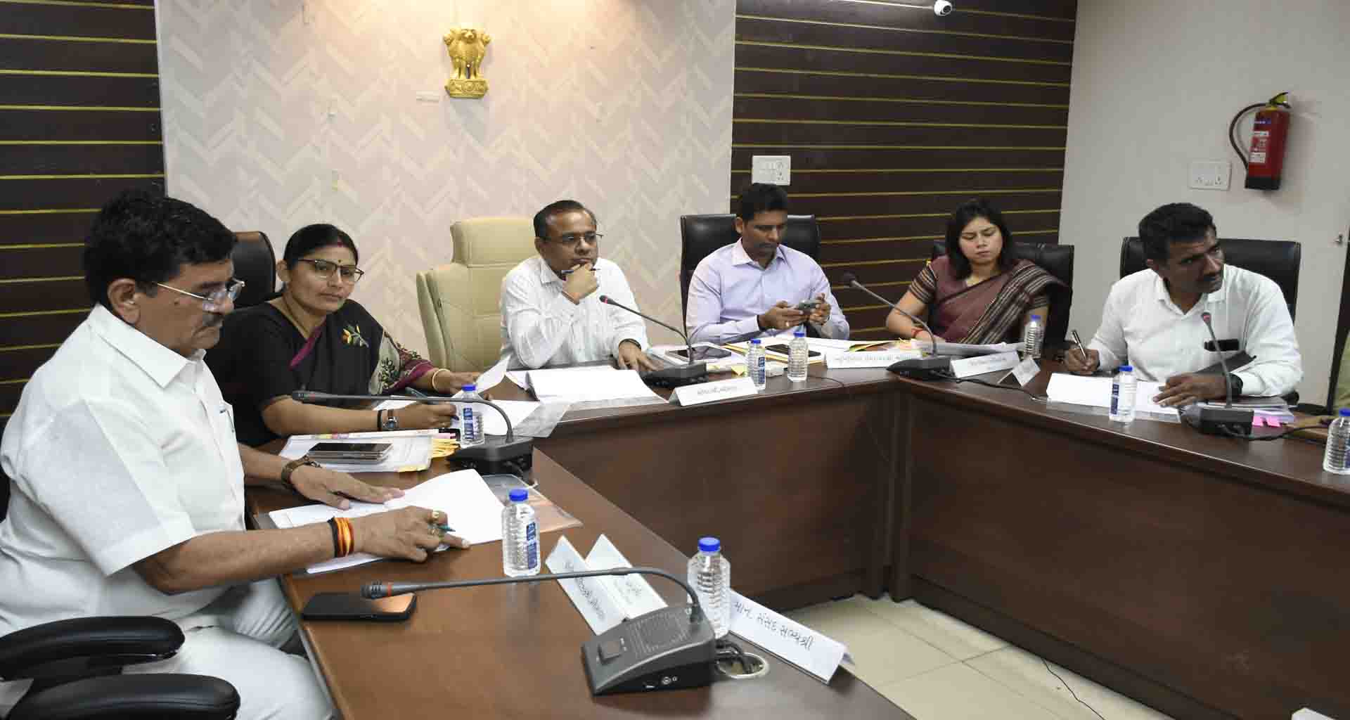 મહેસાણા જિલ્લા કલેકટરના અધ્યક્ષસ્થાને સંકલન અને ફરિયાદ સમિતિની બેઠક યોજાઇ