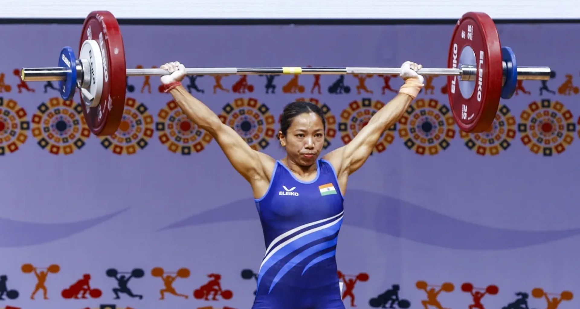 મીરાબાઈ ચાનુએ વર્લ્ડ ચેમ્પિયનશિપમાં કુલ ૧૯૯ કિલો વજન ઉપાડીને સિલ્વર મેડલ જીત્યો