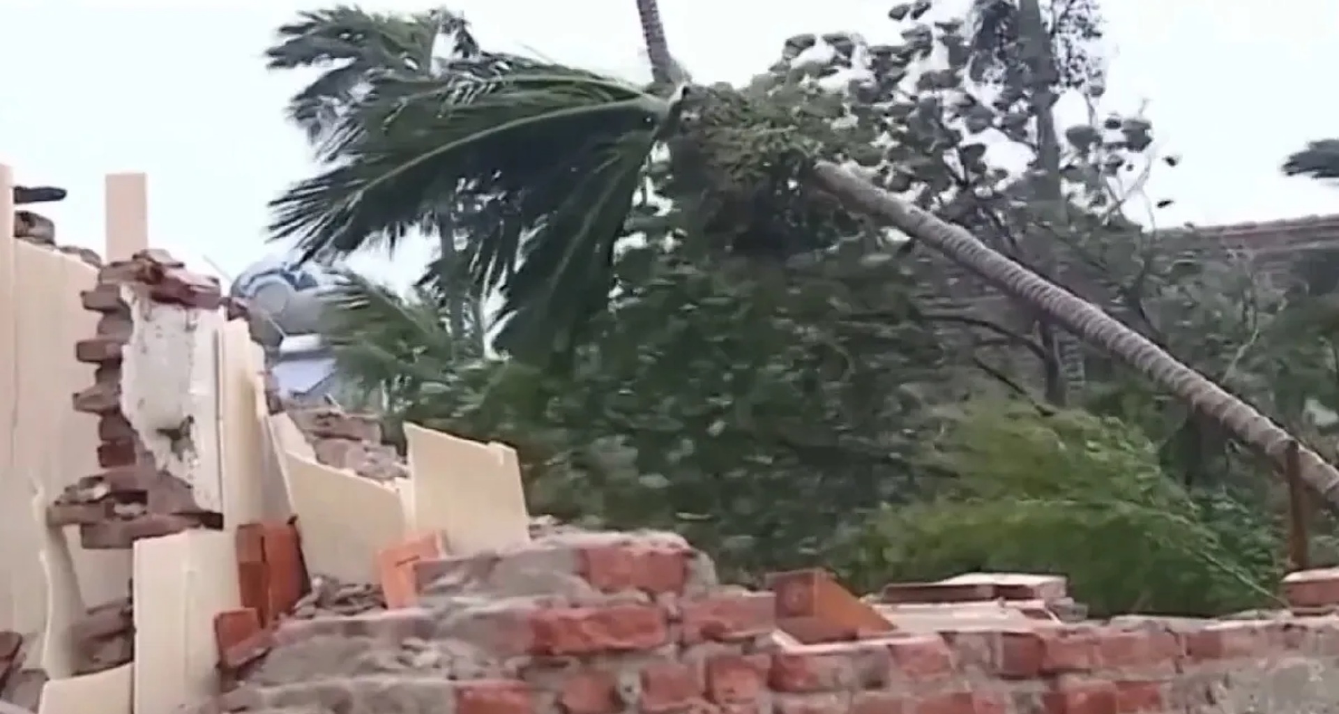 વિયેતનામમાં ચક્રવાત બુઆલોઈએ તબાહી મચાવી, ઓછામાં ઓછા 12 લોકોના મોત