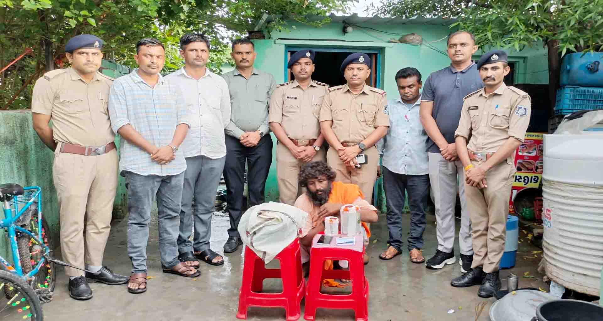 થરાદમાં શીવનગરથી માદક પદાર્થ ગાંજો ઝડપાયો આરોપીની અટકાયત