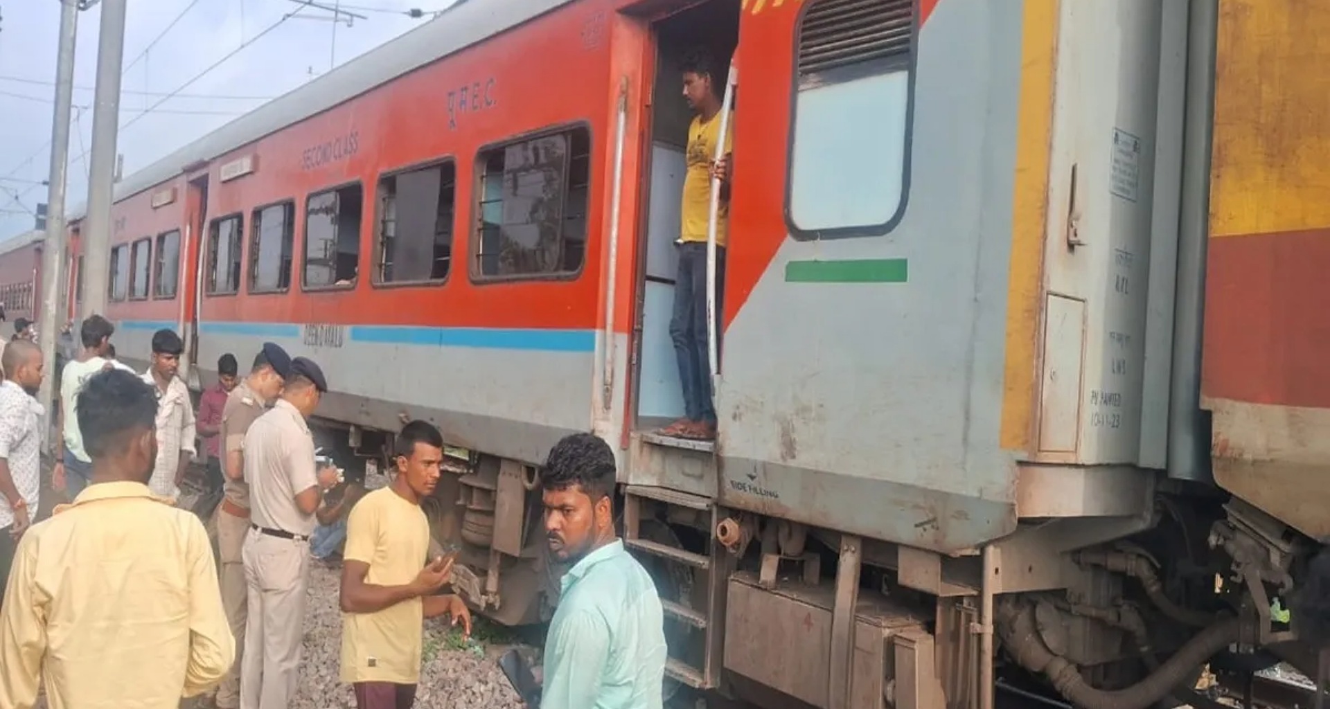 ઉતરી: કાનપુર પાસે રેલ અકસ્માત, સાબરમતી જનસાધારણ એક્સપ્રેસ પાટા પરથી ઉતરી ગઈ