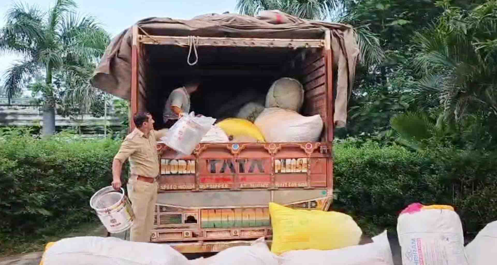 અમીરગઢ પોલીસે વાસણ ની આડ માં દારૂ ભરેલ ટ્રક ઝડપી પાડી એક ની અટકાયત