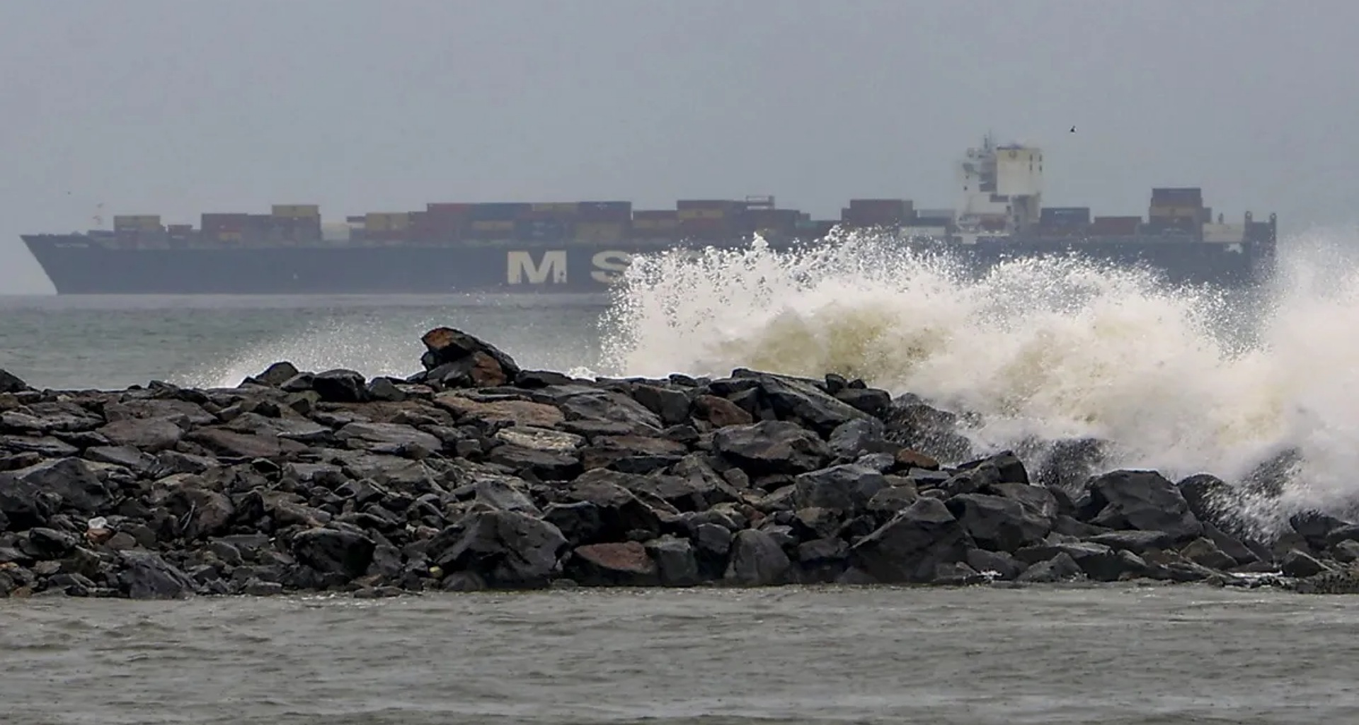 આંધ્ર કિનારે ટકરાયા બાદ ચક્રવાત 'મોન્થા' ઓડિશા-બંગાળ તરફ આગળ વધ્યું