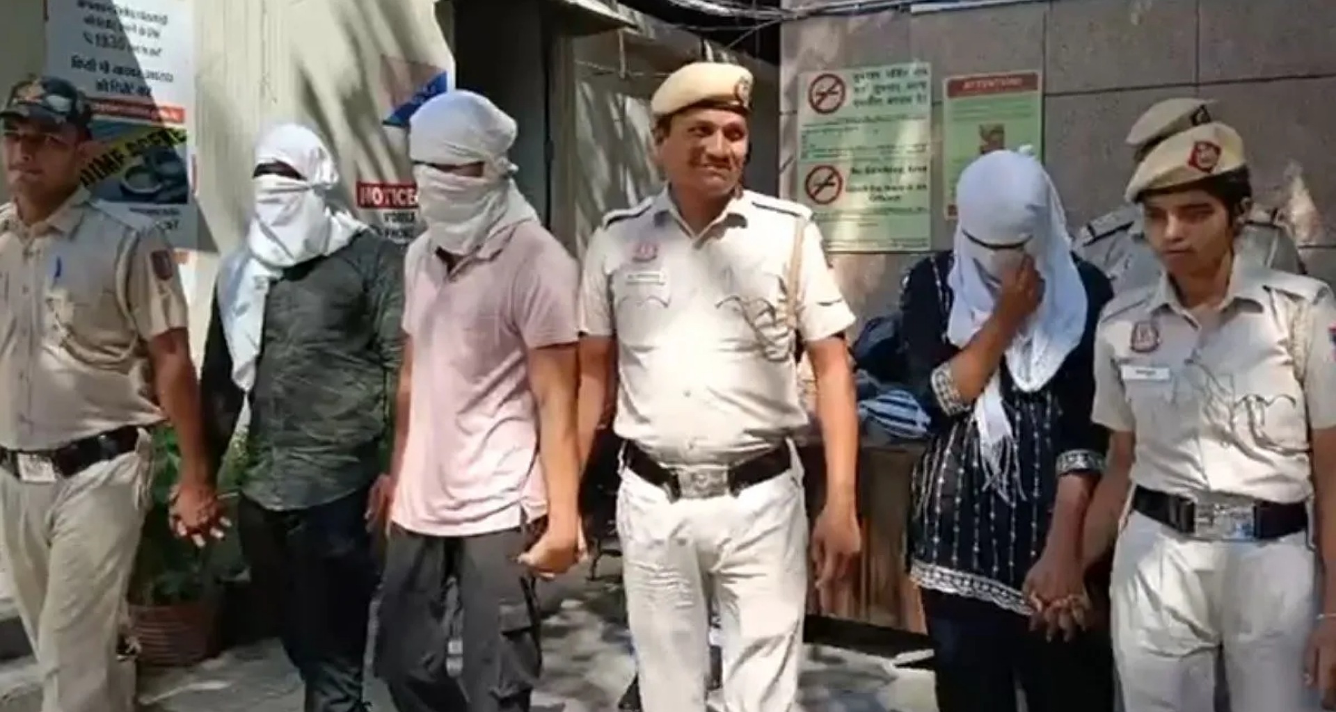 દિલ્હી: નકલી CBI અધિકારીઓના વેશમાં ચોરો ઘરમાં ઘૂસી ગયા, લોકોને ધમકાવીને ઘરેણાં અને રોકડ રકમની ચોરી કરી; 3 ની ધરપકડ