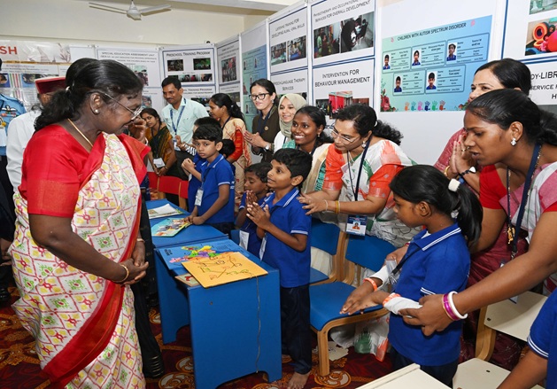 ભારતના રાષ્ટ્રપતિએ ઓલ ઈન્ડિયા ઇન્સ્ટિટ્યૂટ ઓફ સ્પીચ એન્ડ હિયરિંગના ડાયમંડ જ્યુબિલી સમારોહમાં હાજરી આપી