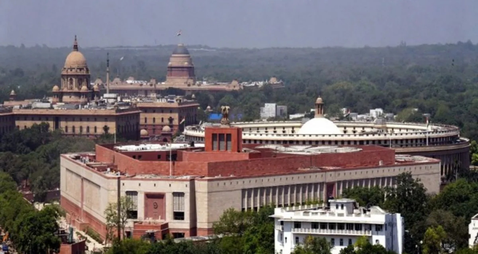 સંસદ ભવન નજીક CISF એ એક વ્યક્તિની અટકાયત કરી, દિલ્હી પોલીસ દસ્તાવેજોની ચકાસણી કરી