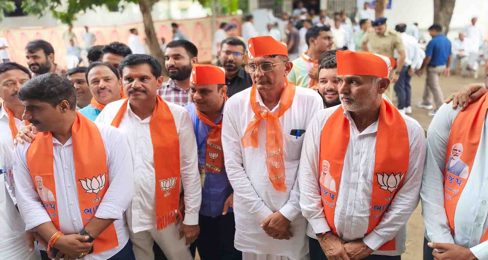 થરા માર્કેટ યાર્ડમાં ભાજપની પરિવર્તન પેનલ નો ભવ્ય વિજય 