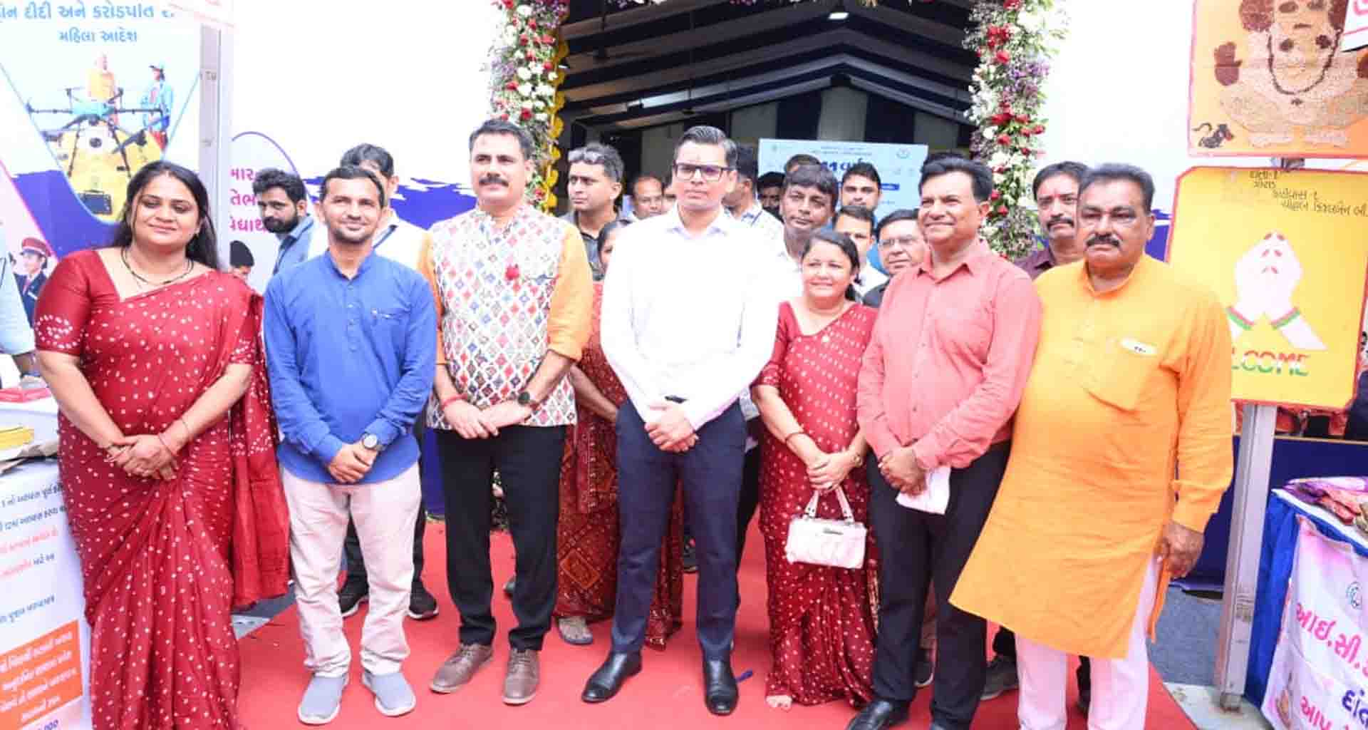 અંબાજી મેળામાં શ્રદ્ધાળુઓ માટે સરકારની યોજનાઓ અંગે માહિતીસભર મલ્ટીમીડિયા પ્રદર્શન