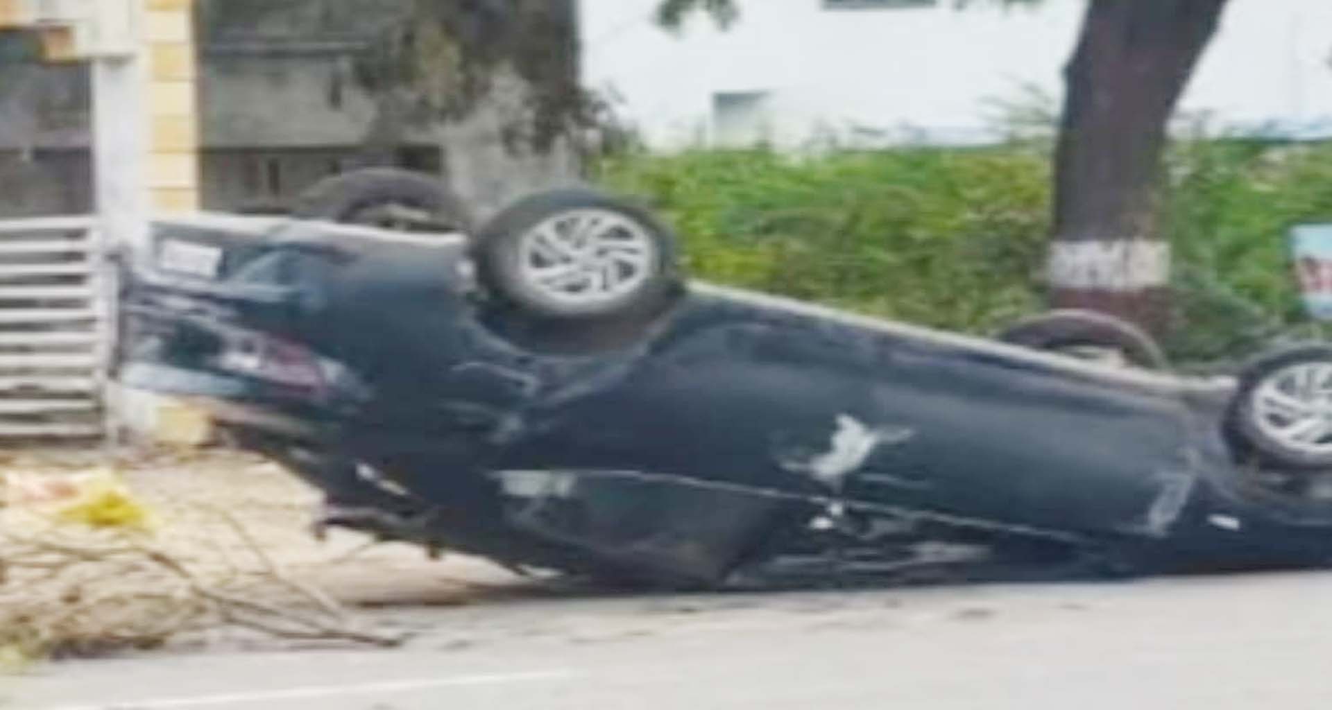 પાટણ-ઊંઝા રોડ પર કાર પલટી મારી જતાં મુસાફરો ધવાયા