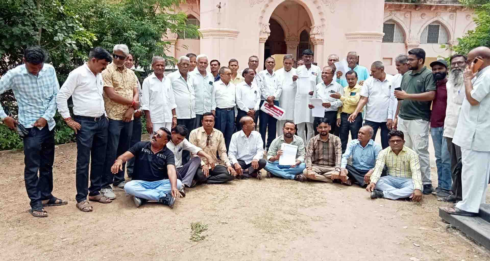 બનાસકાંઠા ગુરુ બ્રાહ્મણ સમાજ દ્વારા એસપીને આવેદન આપી ટિપ્પણી કરનાર ઇસમ સામે પગલાં ભરવા માંગ કરી