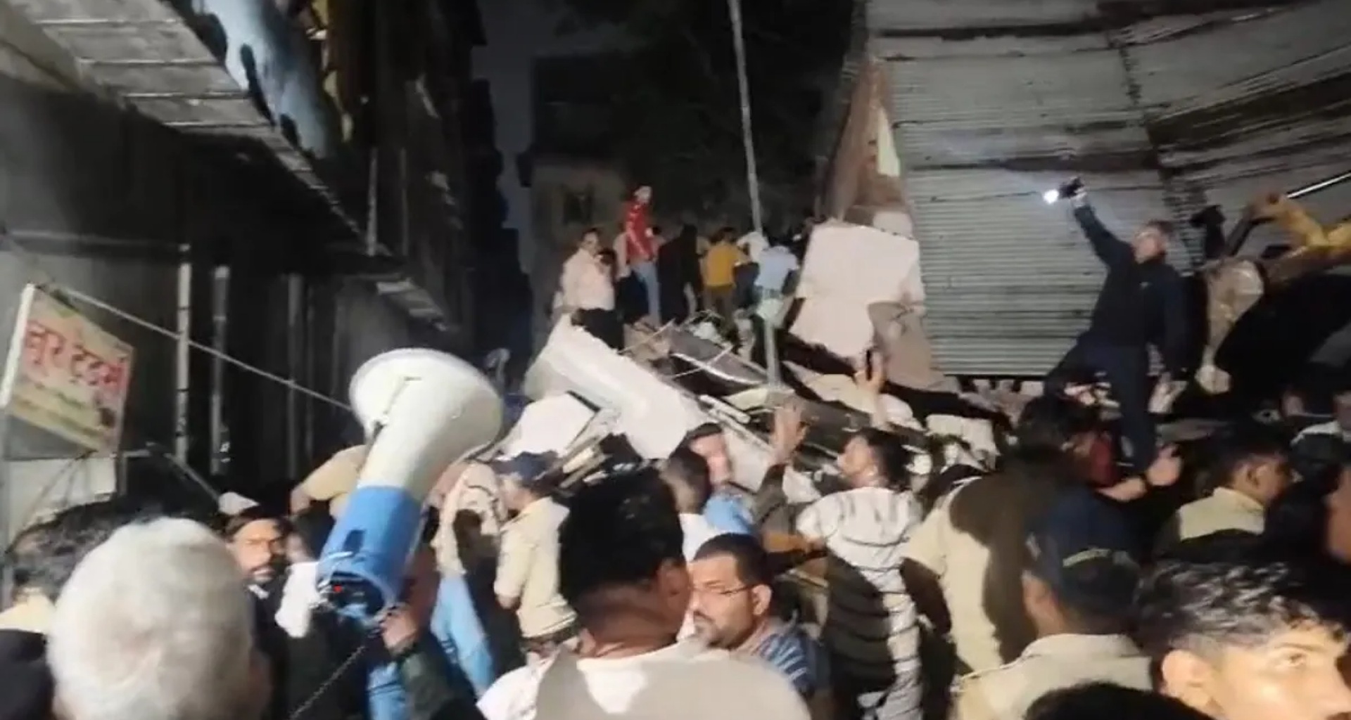 રાનીપુરામાં બહુમાળી ઇમારત ધરાશાયી, અકસ્માતમાં 2 લોકોના મોત