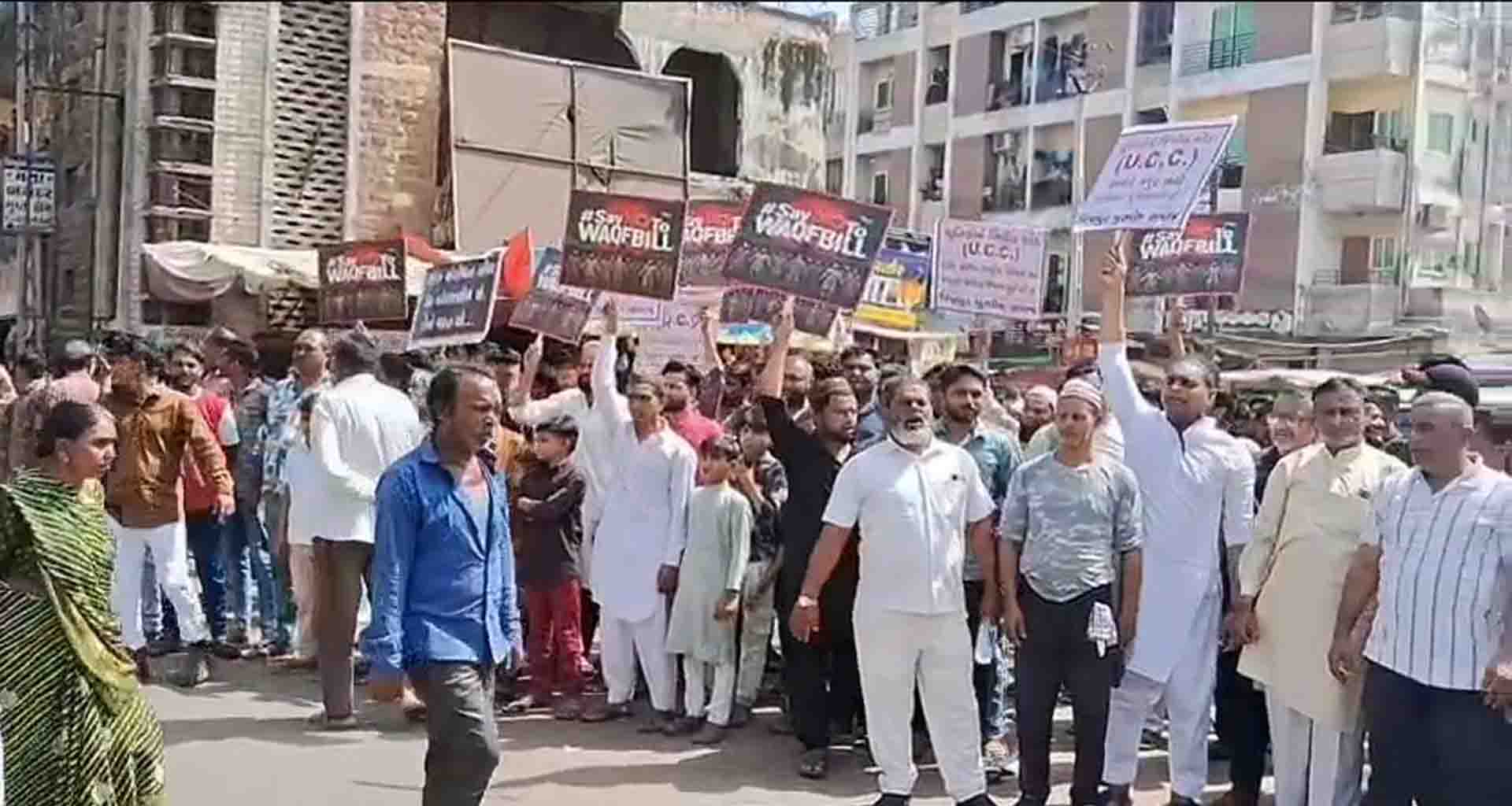 વિજાપુરમાં વકફ બિલ-UCC મુદ્દે વિરોધ પ્રદર્શન, 60થી વધુ મુસ્લિમ આગેવાનોની અટકાયત