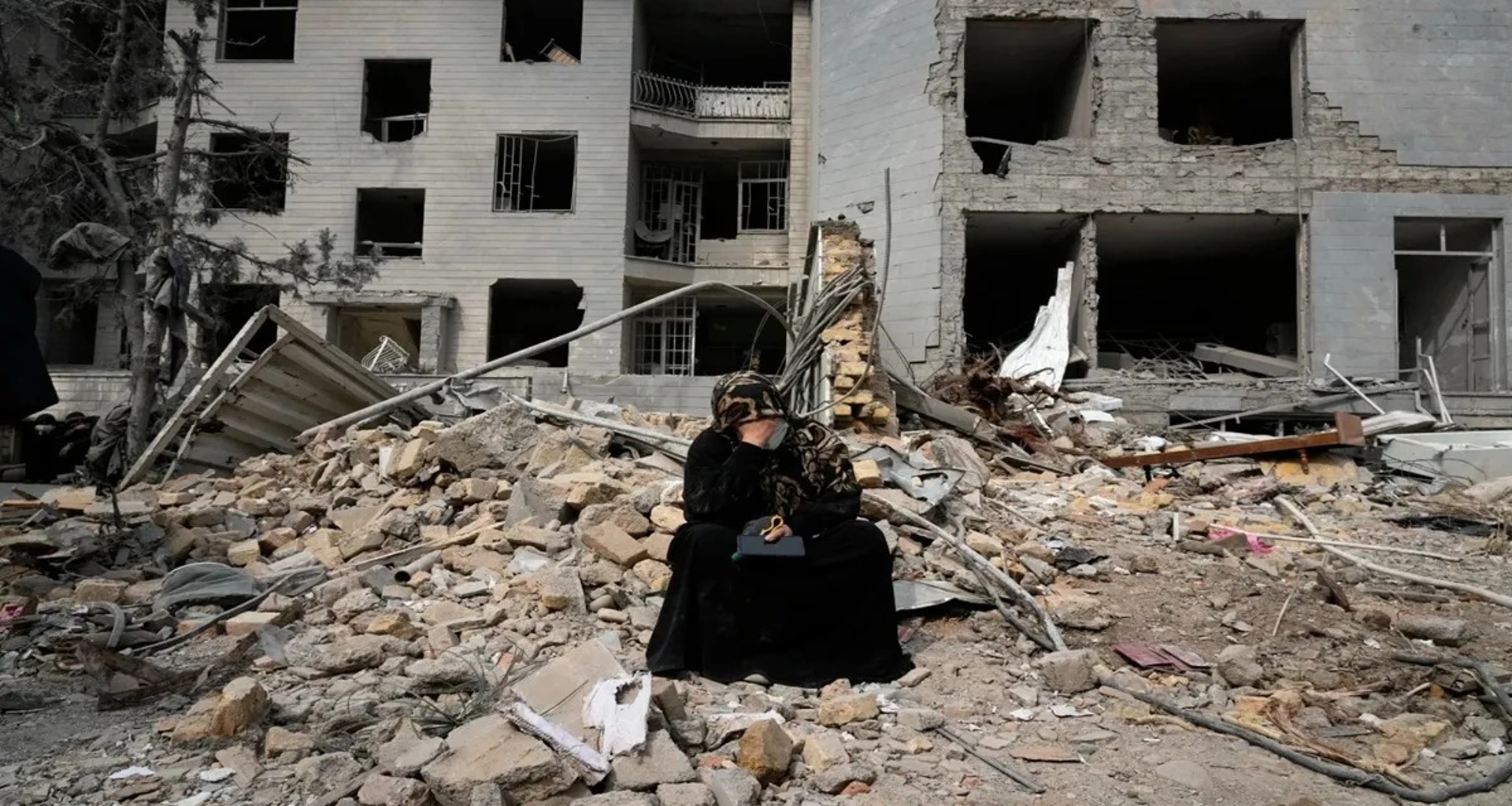 તેહરાનના ફરદોસી સ્ક્વેરમાં એક જોરદાર વિસ્ફોટ