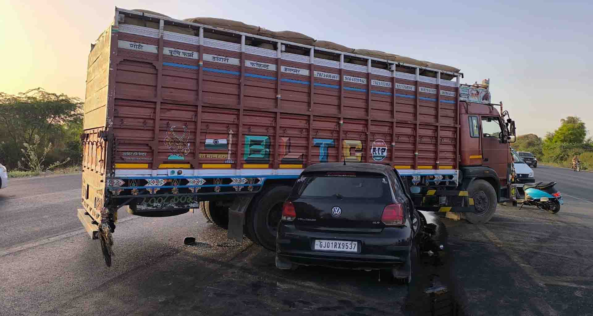 ઊંઝા બ્રાહ્મણવાડા હાઇવે પર પસાર થઇ રહેલ ગાડી અને આઇશર ટ્રક વચ્ચે અકસ્માત: દંપતીને ઇજા