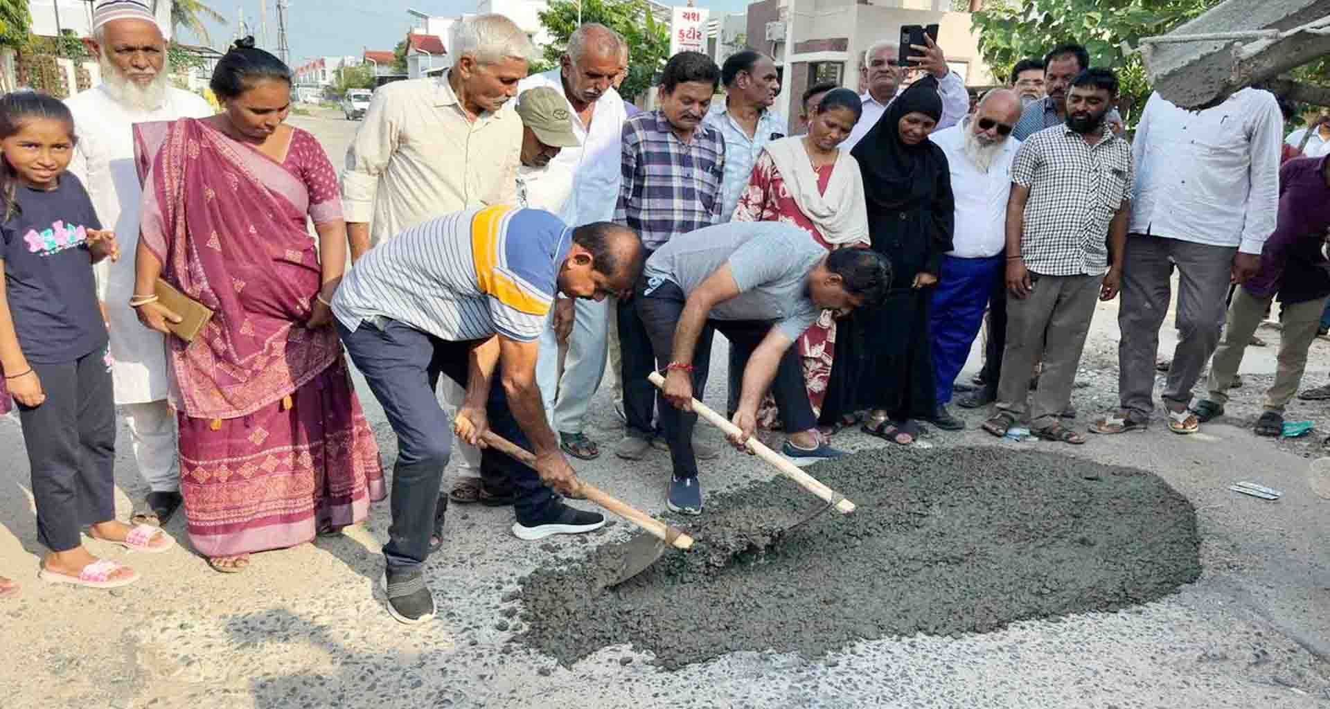 પાટણ પાલિકા તંત્રને કુંભકર્ણની નિંદ્રા માંથી જગાડવા પાટણના ધારાસભ્ય એ જાતે રસ્તા રિપેરની કામગીરી કરી
