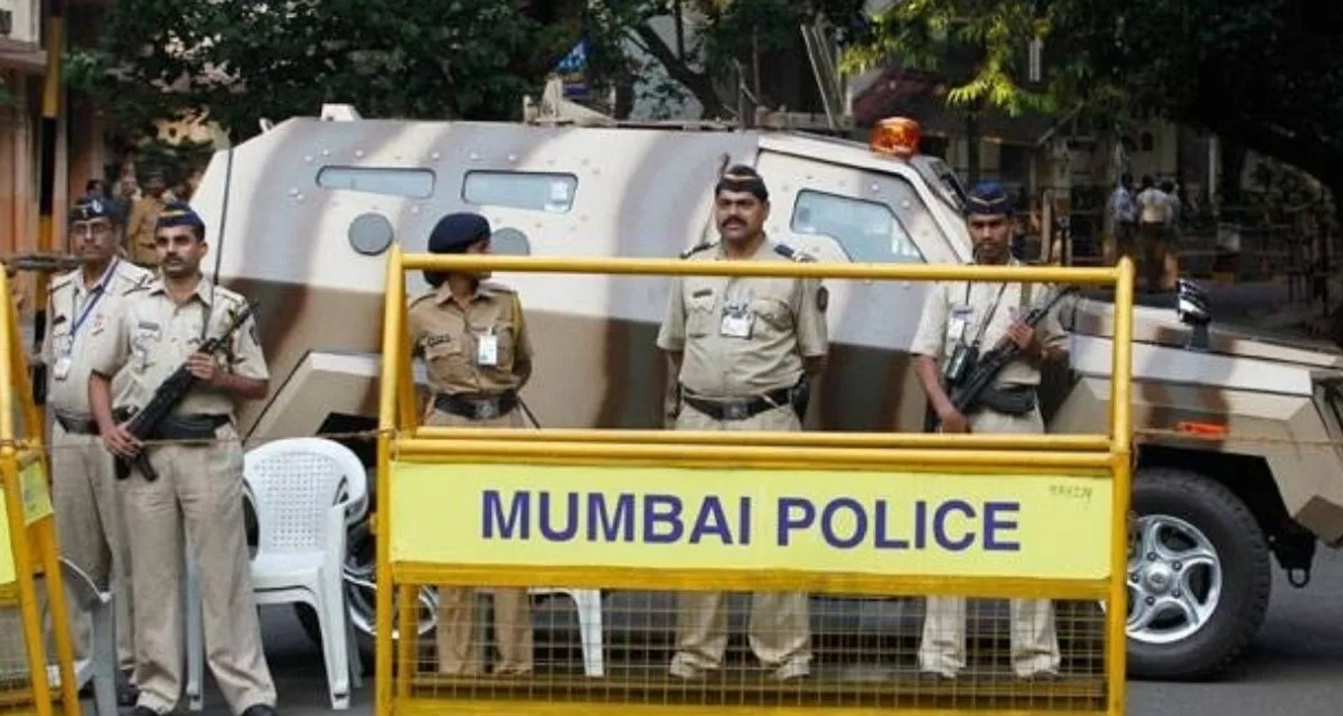 મુંબઈમાં દારૂડિયાઓએ પોલીસ પર છરી વડે હુમલો કર્યો, છાતી, પેટ અને કાનમાં ઈજાઓ પહોંચી