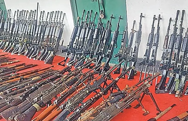 મણીપુરના ઇમ્ફાલ ઘાટીના 5 જિલ્લાઓમાંથી સુરક્ષાદળો દ્વારા આશરે 300 જેટલી રાઇફલ્સ જપ્ત