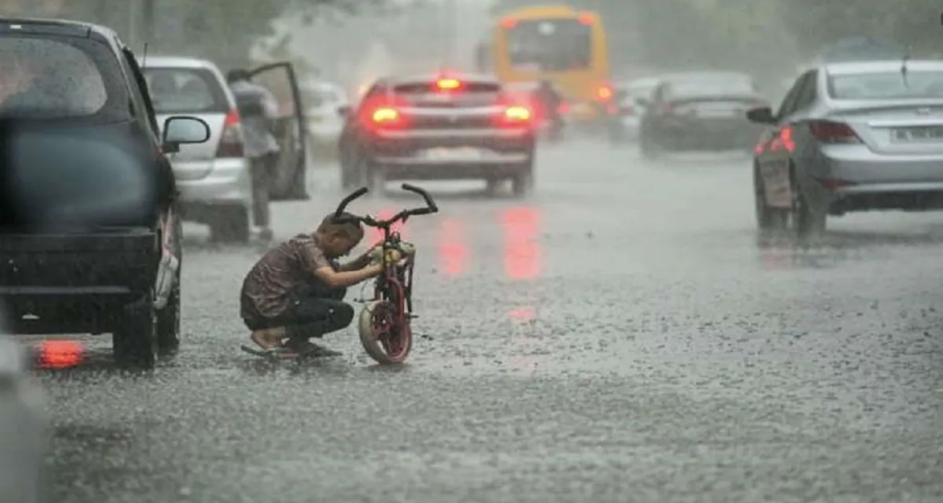 દિલ્હી-NCRમાં 4 દિવસ સુધી રહેશે વરસાદ, ઘણી જગ્યાએ રેડ એલર્ટ, જાણો મહારાષ્ટ્ર સહિત આ રાજ્યોની હવામાન સ્થિતિ