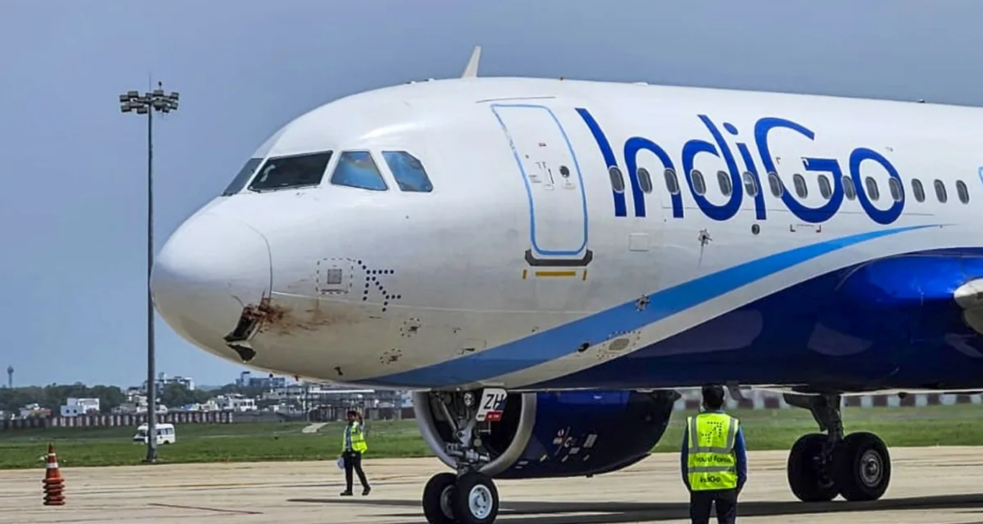 લખનૌ એરપોર્ટ પર મોટી દુર્ઘટના ટળી, ડિમ્પલ યાદવ સહિત 171 મુસાફરોનો માંડ માંડ બચાવ થયો