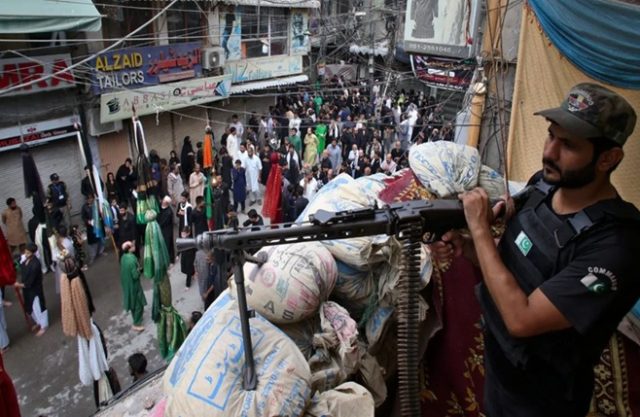 પાકિસ્તાનના સ્વતંત્રતા દિવસે પેશાવરમાં આતંકવાદી હુમલામાં એક પોલીસકર્મીનું મોત, એક ઘાયલ