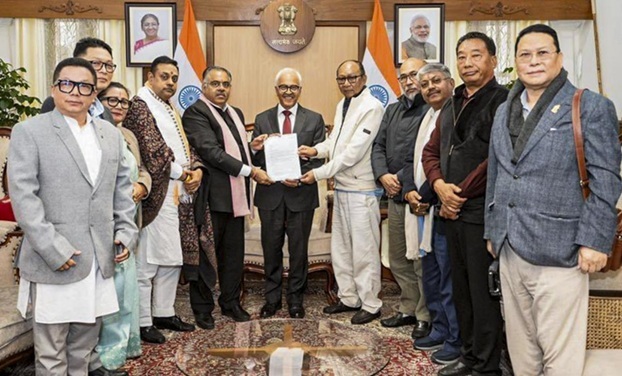 રાષ્ટ્રપતિ શાસન સમાપ્ત થયા બાદ યુમનામ ખેમચંદ સિંહે મણિપુરના મુખ્યમંત્રી તરીકે શપથ લીધા