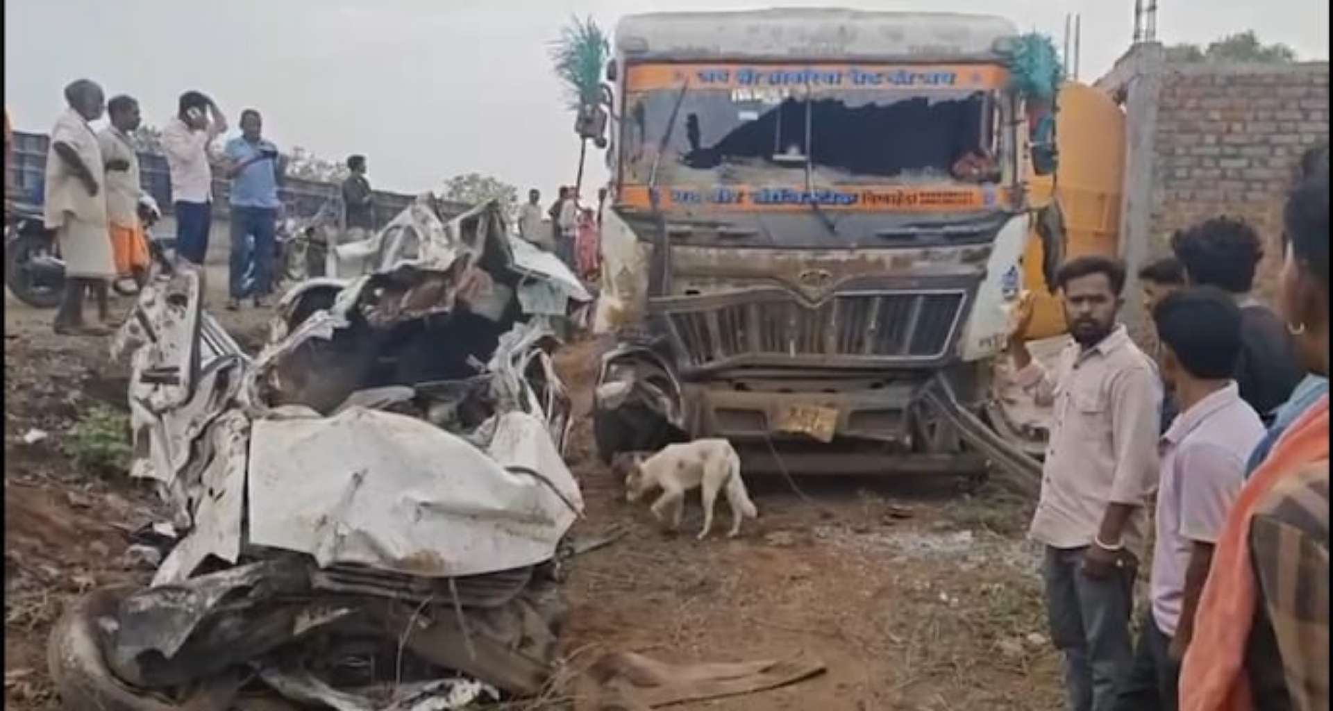 મધ્યપ્રદેશમાં સિમેન્ટ ભરેલો ટ્રક પલટી જતાં 9 લોકોના મોત