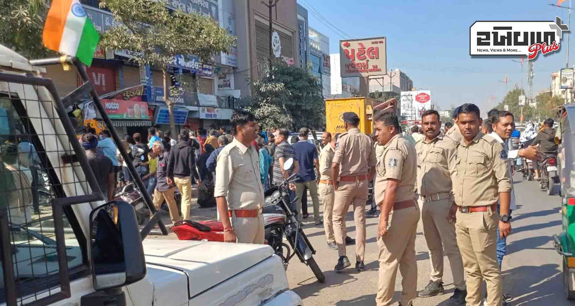 મહેસાણા મહાનગરપાલિકા દ્વારા રાધનપુર રોડથી બાયપાસ સુધી બુલડોઝરની કાર્યવાહી દ્વારા ગેરકાયદેસર દબાણનો સફાયો