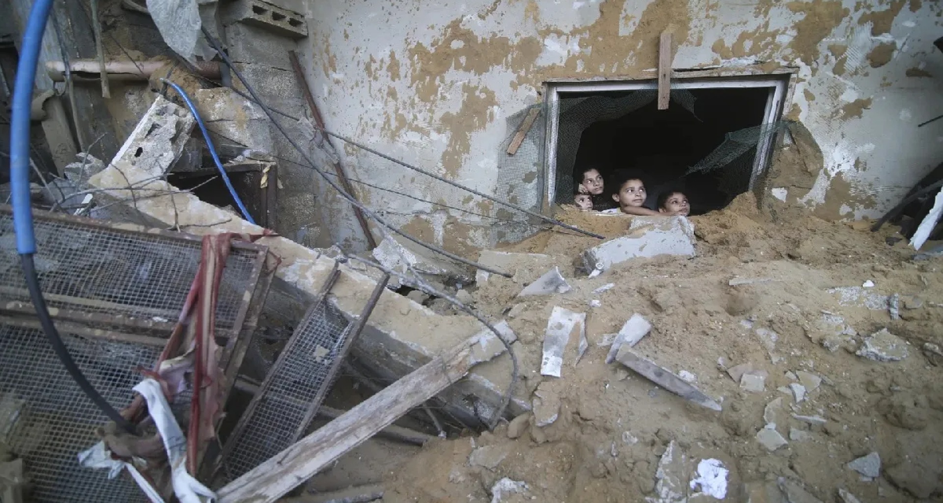 ઇઝરાયલ અને હમાસ વચ્ચેના યુદ્ધમાં મૃત્યુઆંક 58 હજારને વટાવી ગયો, ગાઝાની હાલત દયનીય