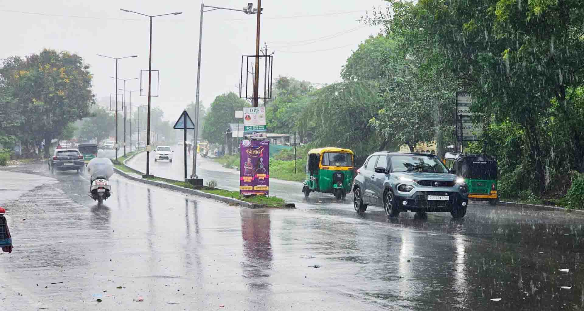 મહેસાણાના કડીમાં 24 કલાકમાં ચાર ઇંચ વરસાદ વાતાવરણમાં ઠંડક પ્રસરી