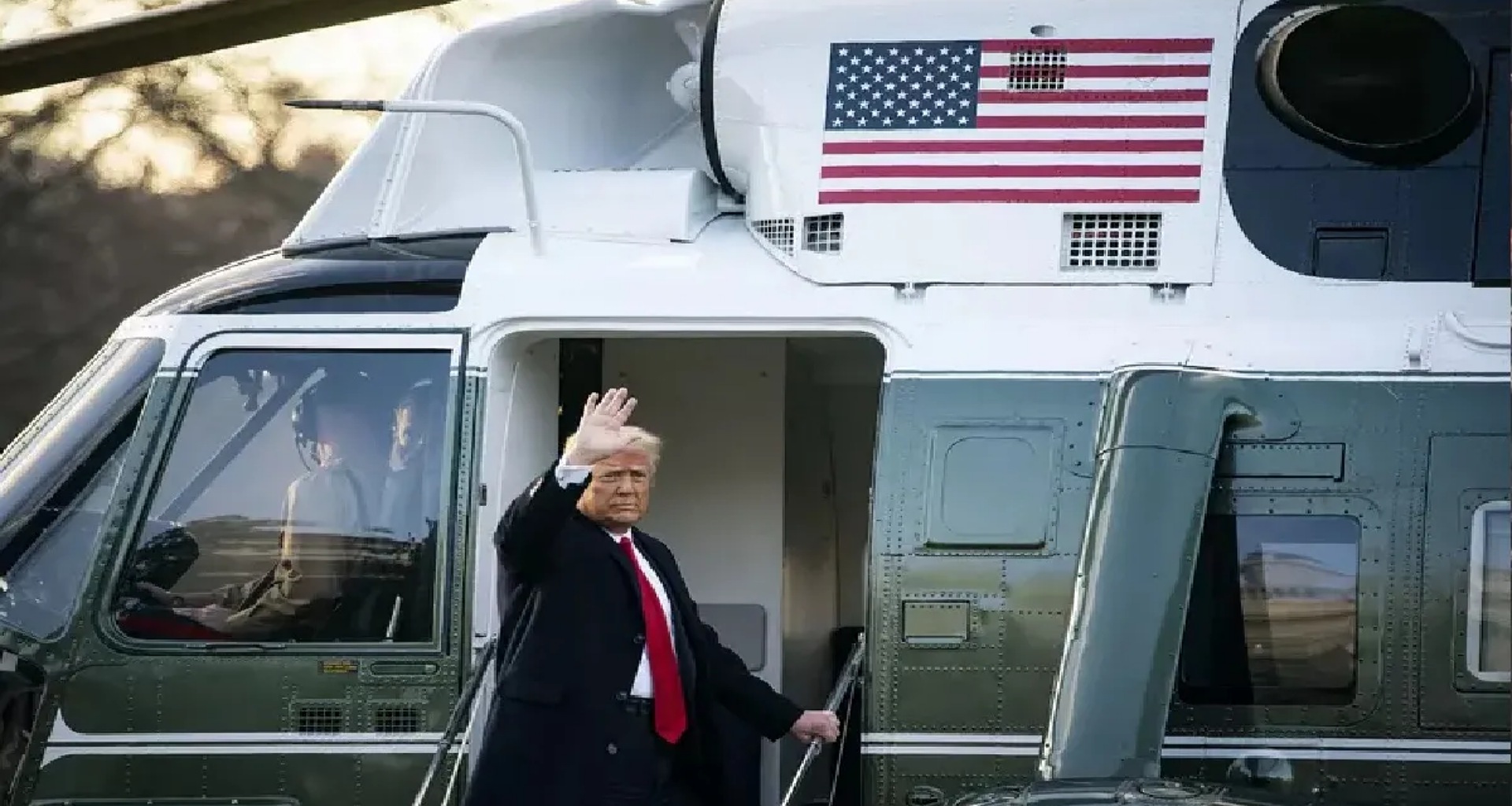 બ્રિટનથી પરત ફરતી વખતે ટ્રમ્પના હેલિકોપ્ટરમાં ટેકનિકલ ખામી સર્જાઈ; ઇમરજન્સી લેન્ડિંગ જરૂરી