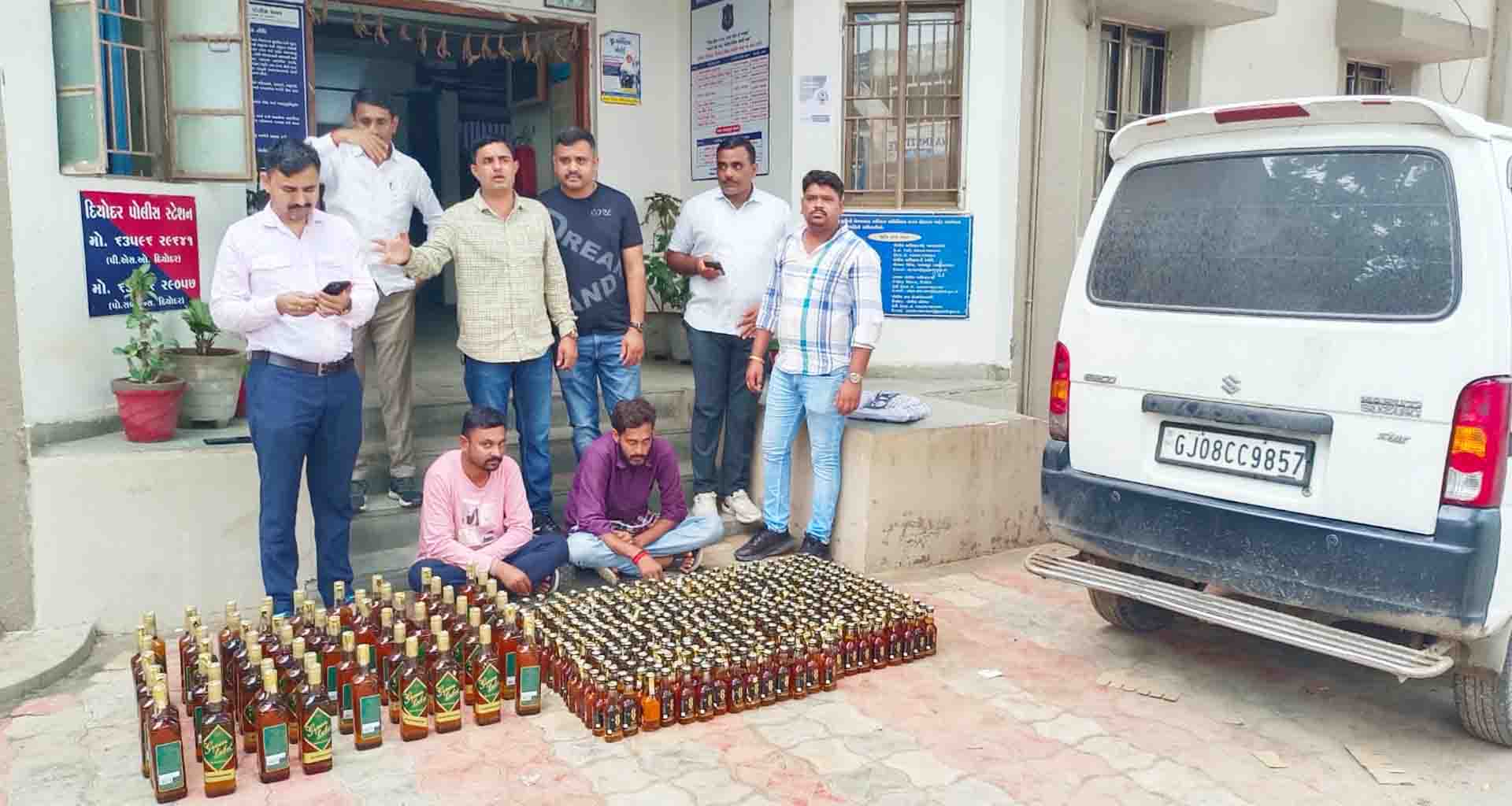 દિયોદર રૈયા પાસે વિદેશી દારૂ ભરેલી ઇકો ગાડી સાથે બે ઈસમો ઝડપયા