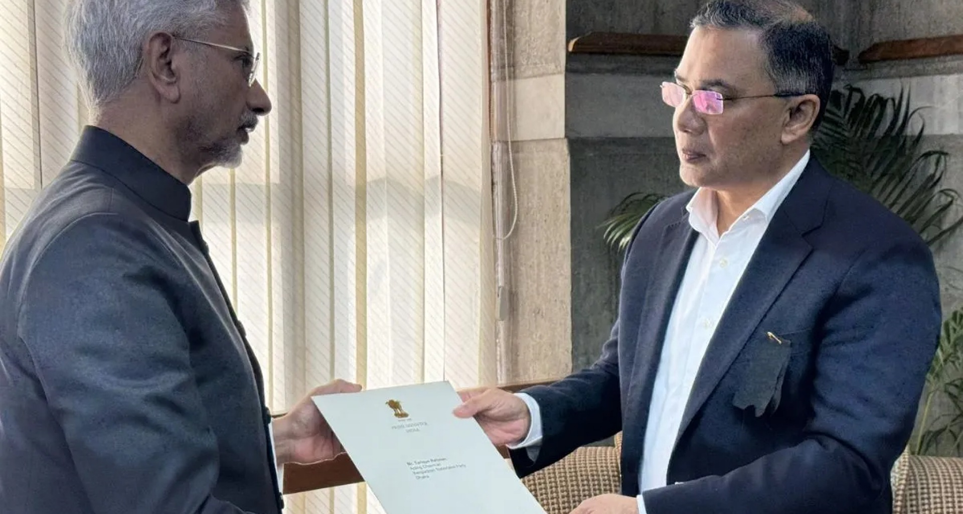 પીએમ મોદીનો સંદેશ લઈને જયશંકર ઢાકા પહોંચ્યા, ખાલિદા ઝિયાના પુત્રને પત્ર સોંપ્યો