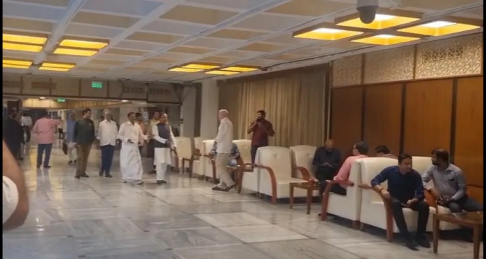 ચોમાસુ સત્ર પહેલા સર્વપક્ષીય બેઠક યોજાઈ, જાણો આ વખતે કયા બિલ રજૂ થશે