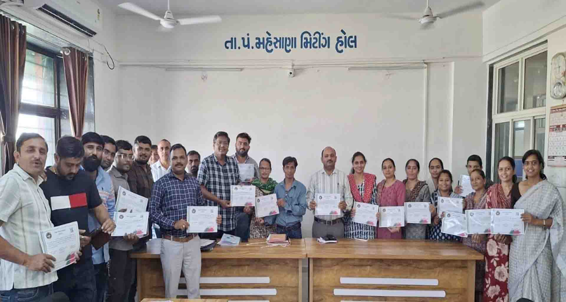 મહેસાણાની 42 ગ્રામ પંચાયતોનો 100% વેરો વસુલ કરનાર તલાટીઓનું સન્માન