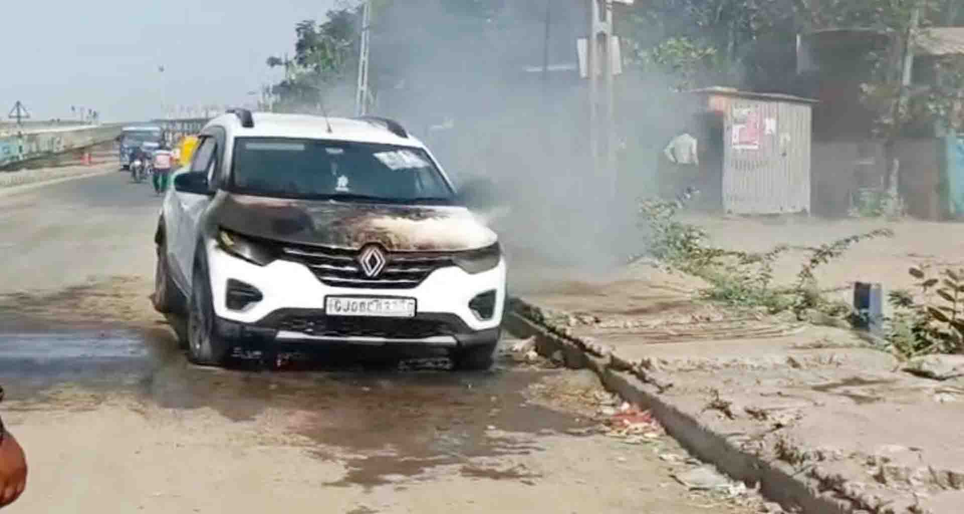 રાધનપુરમાં ચાલુ ગાડીએ અચાનક આગ લાગી, ડ્રાંઇવરનો આબાદ બચાવ