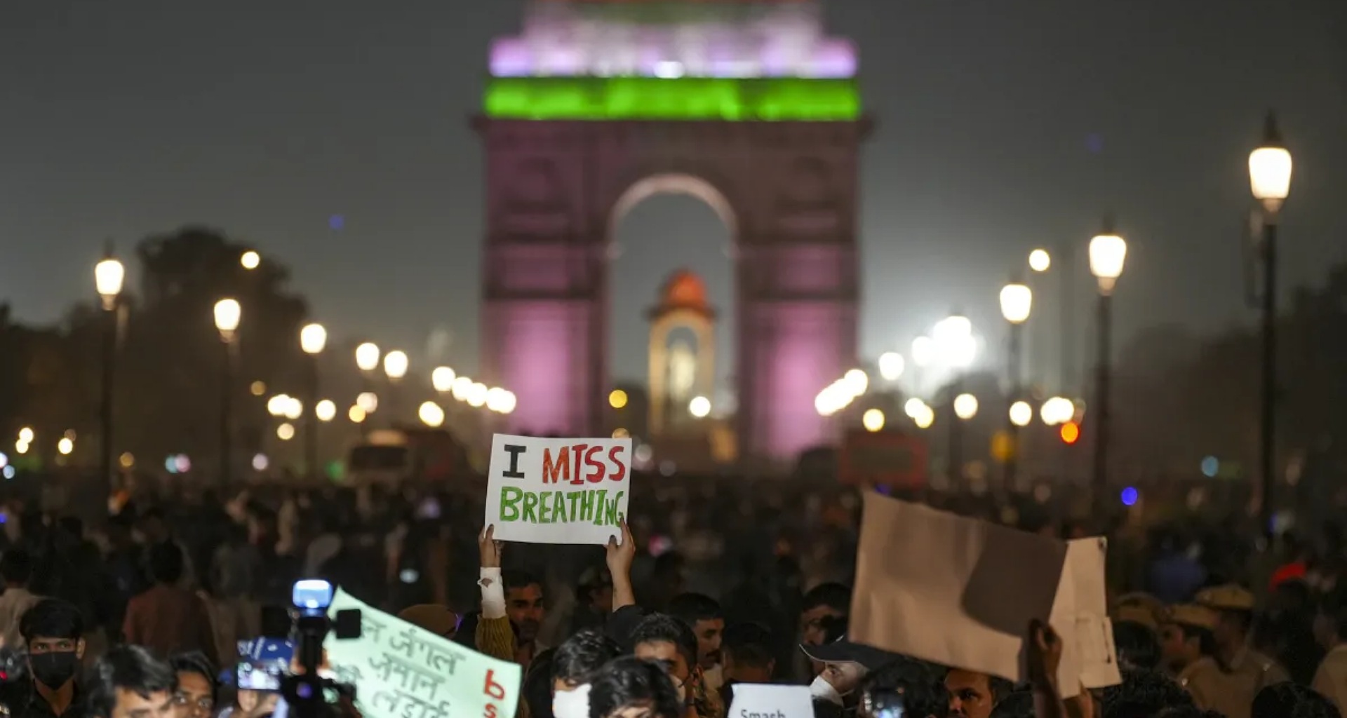 દિલ્હી-એનસીઆરમાં ઠંડી અને પ્રદૂષણનો બેવડો પ્રકોપ, શ્વાસ લેવામાં તકલીફ, બવાનામાં AQI 400 ને પાર