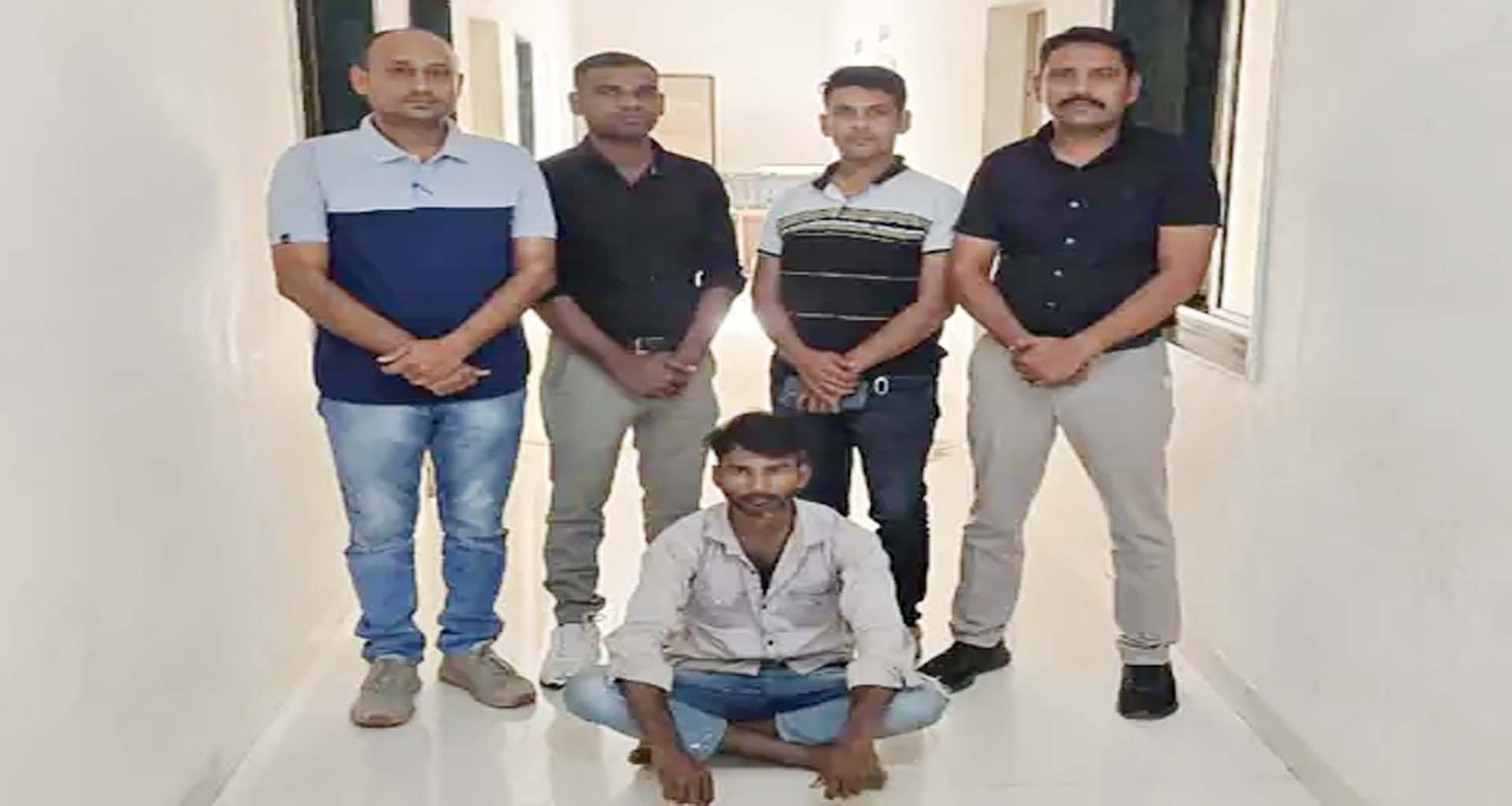 સાબરકાંઠા SOG એ પ્રોહીબિશન કેસમાં પોશીનાથી ફરાર આરોપીને ઝડપ્યો