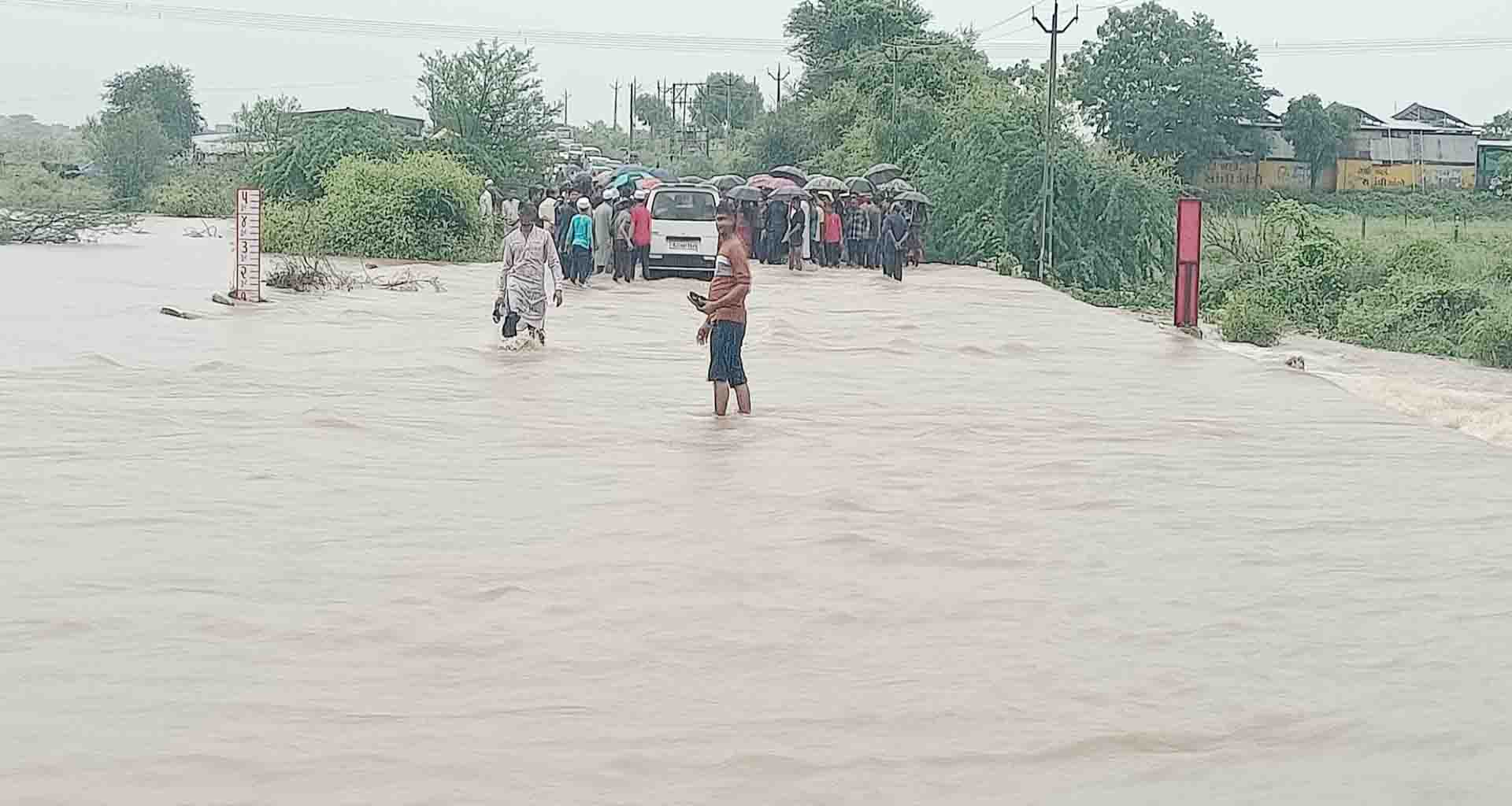 વડગામ તાલુકાના જળાશયો ઓવરફ્લો થયા; સમગ્ર વિસ્તાર સંપર્ક વિહોણા
