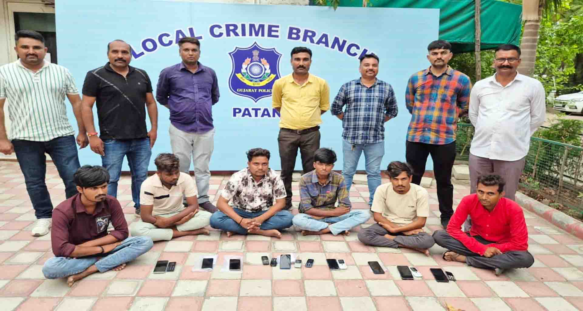 પાટણના સાપ્રા ગામની સીમમાં આવેલ ખેતરમાં ચલાતા ડબ્બા ટ્રેડીંગ ગેંગનો પદૉફાશ કરતી પાટણ એલસીબી ટીમ